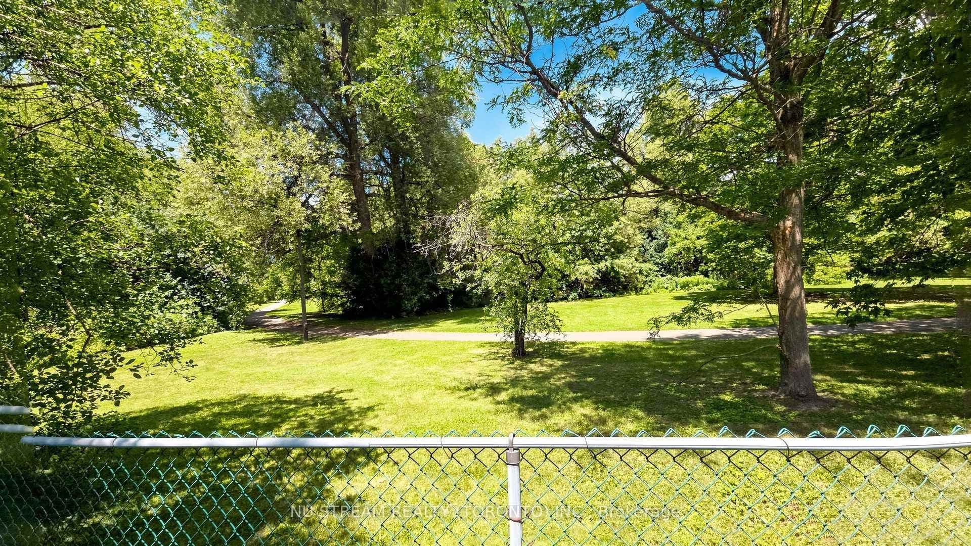 20 Blackforest Drive photo 30