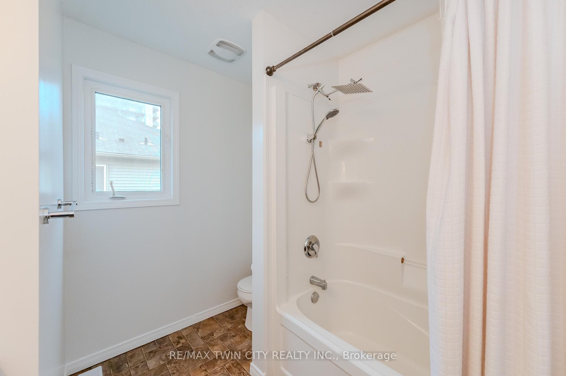 240 Westmeadow Drive Unit 6B photo 23