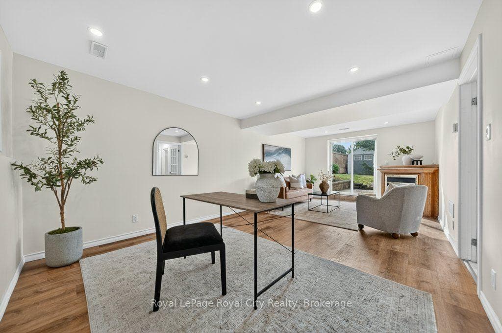 18 Springdale Boulevard photo 29