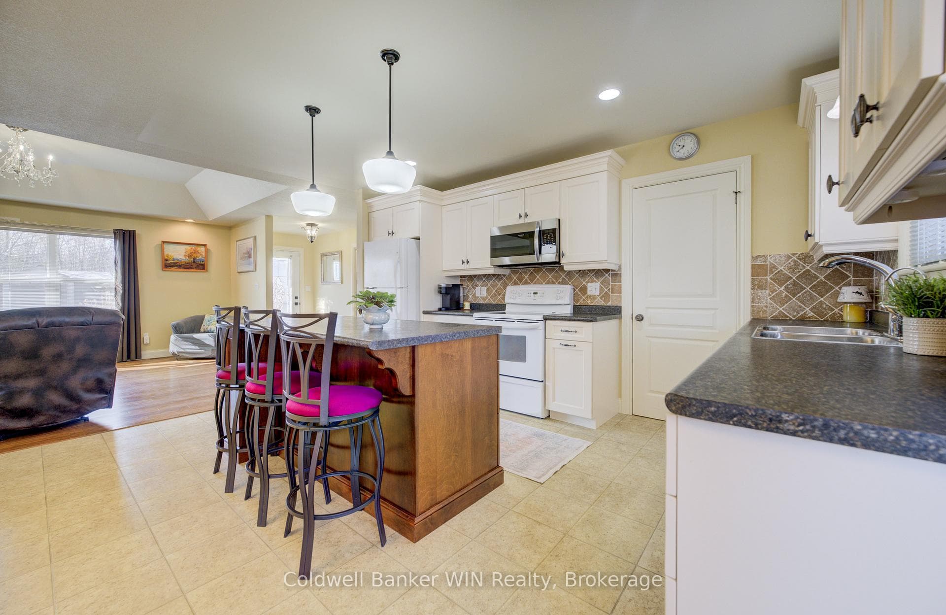 34 Regency Drive photo 7