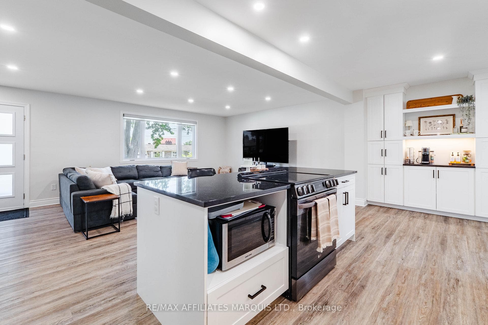 1605 Queen Street photo 19