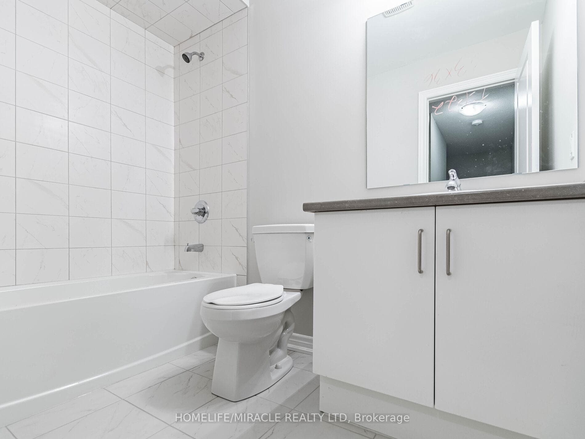 140 Aquasanta Crescent photo 36