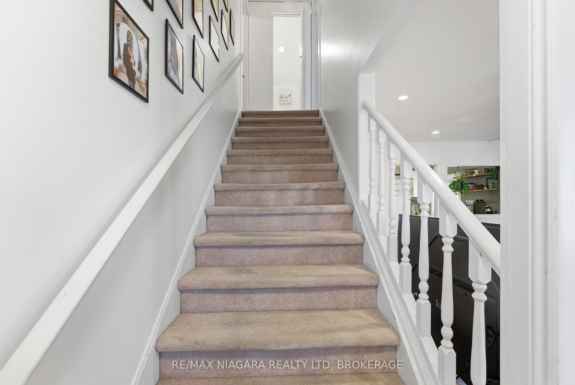 412 Welland Avenue photo 14