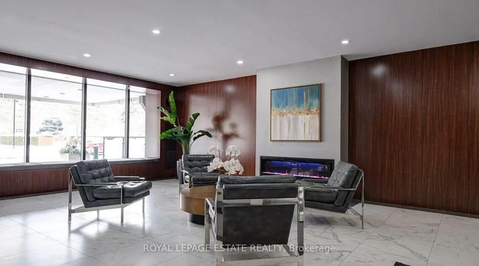 50 Inverlochy Boulevard Unit 1004 photo 3