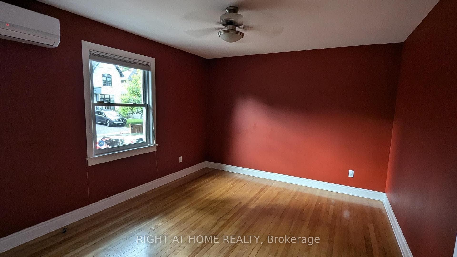 210 Prince Edward Drive photo 5