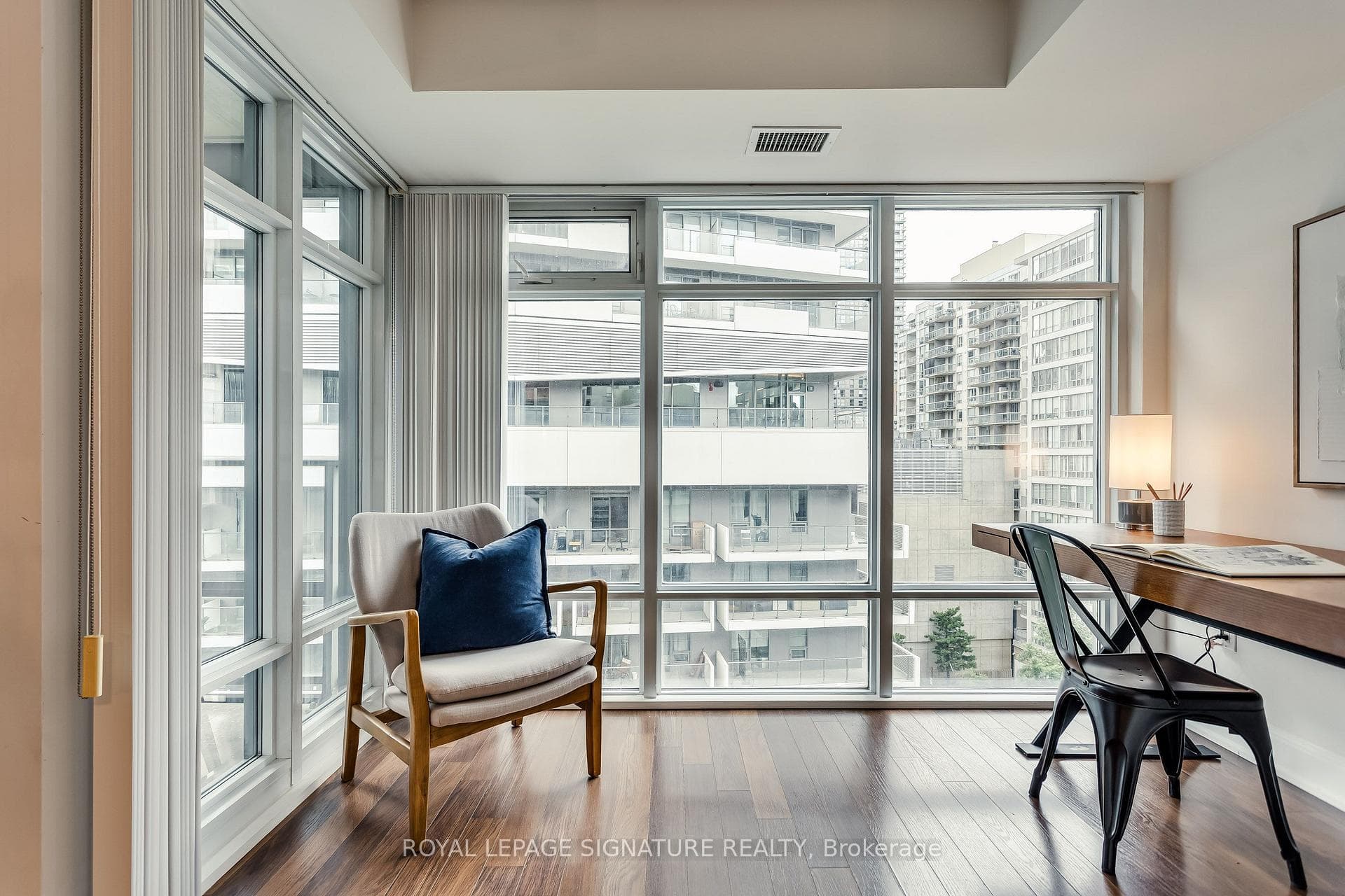 2191 Yonge Street Unit 910 photo 18