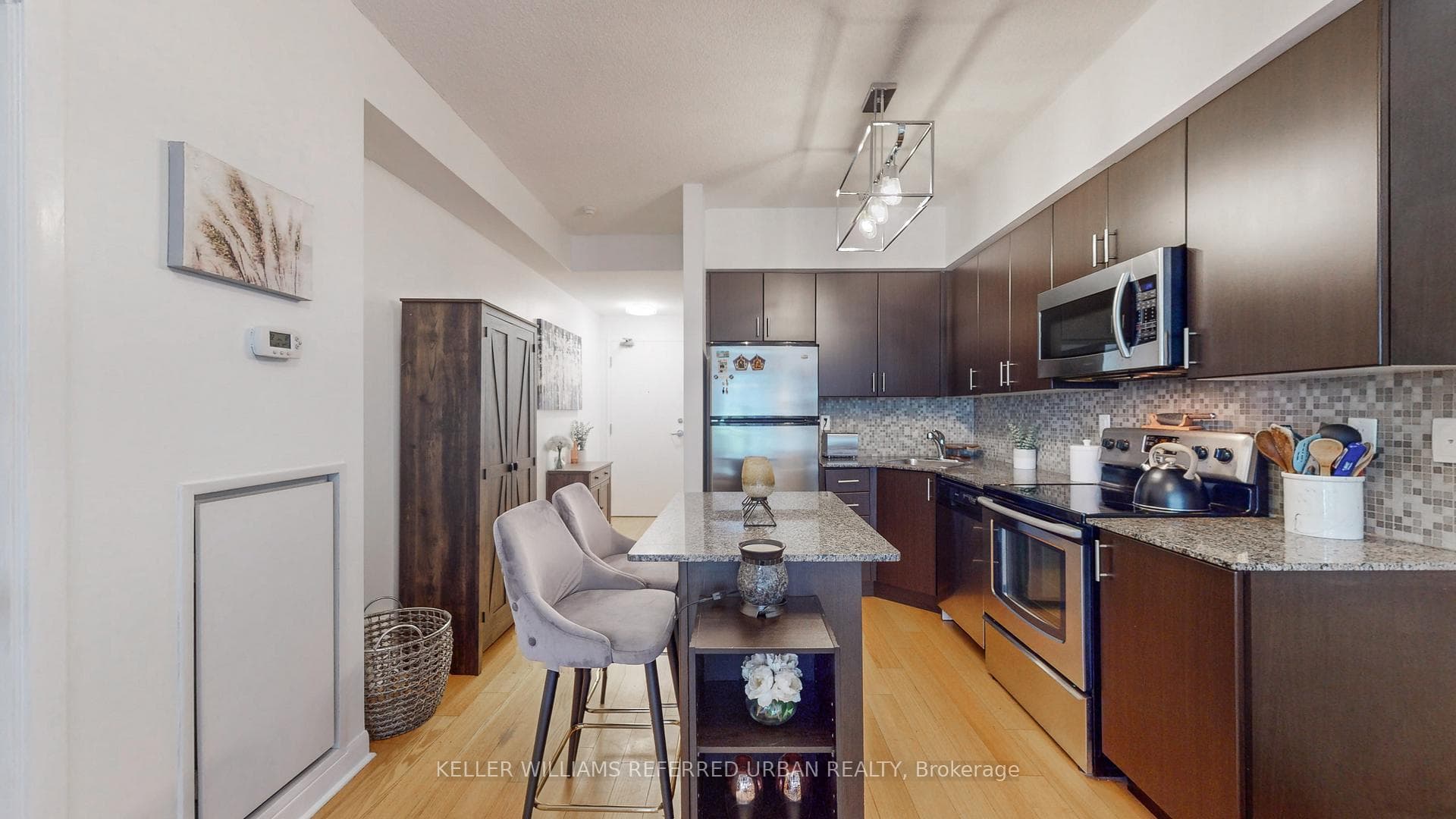 15 Bruyeres Mews Unit 202 photo 17