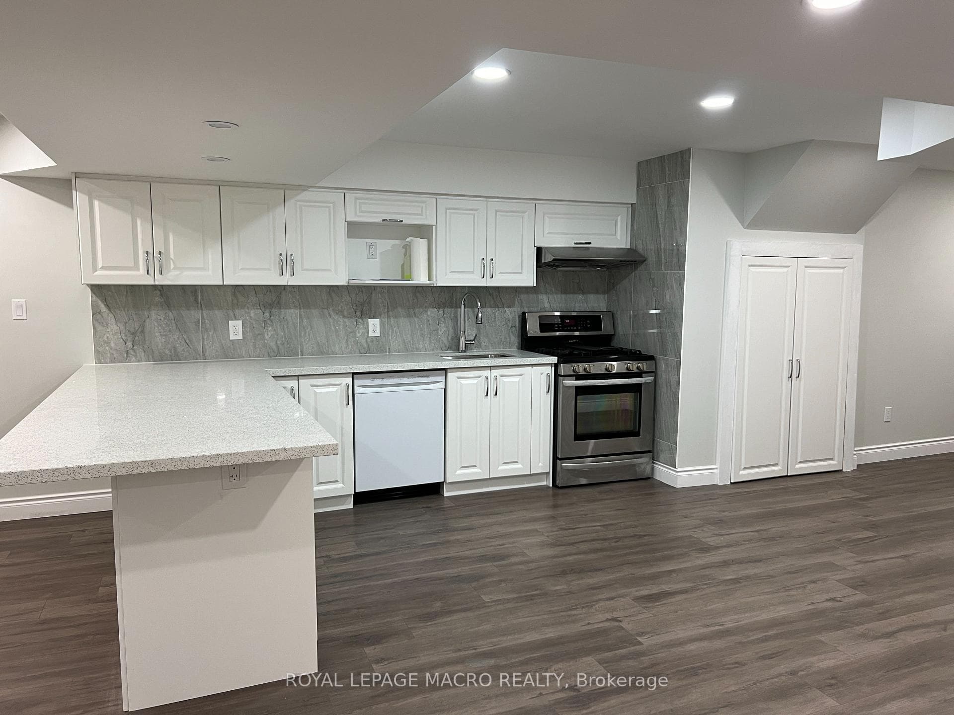 141 Chaumont Drive Unit LOWER photo 8