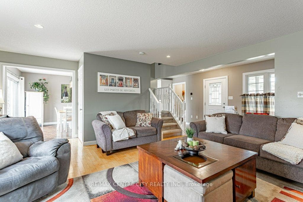 45 Riverbank Drive photo 15