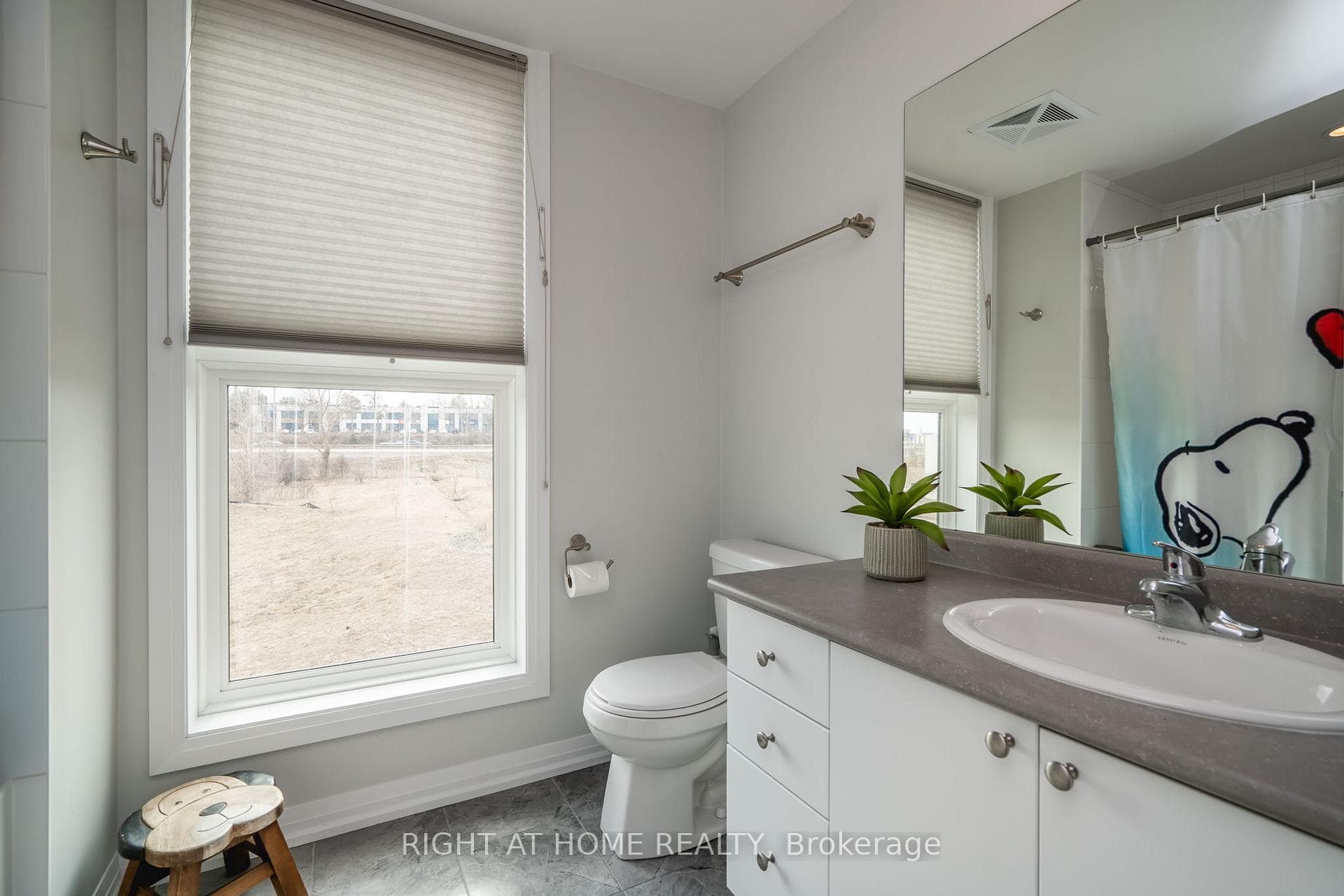 299 Cundles Road Unit 302 photo 25