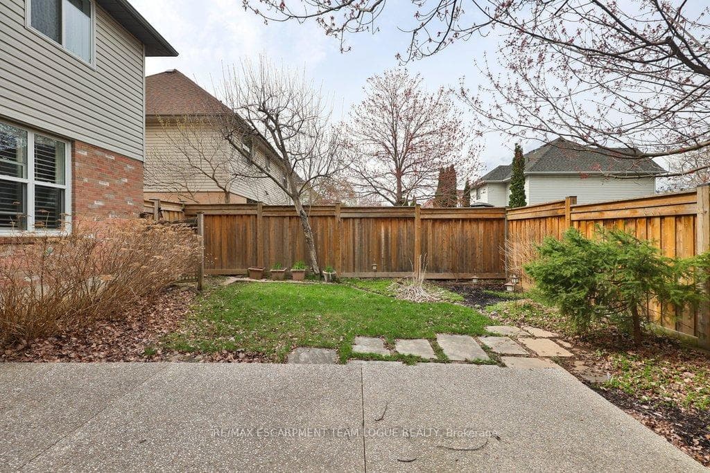 2111 KEVIN Crescent photo 45