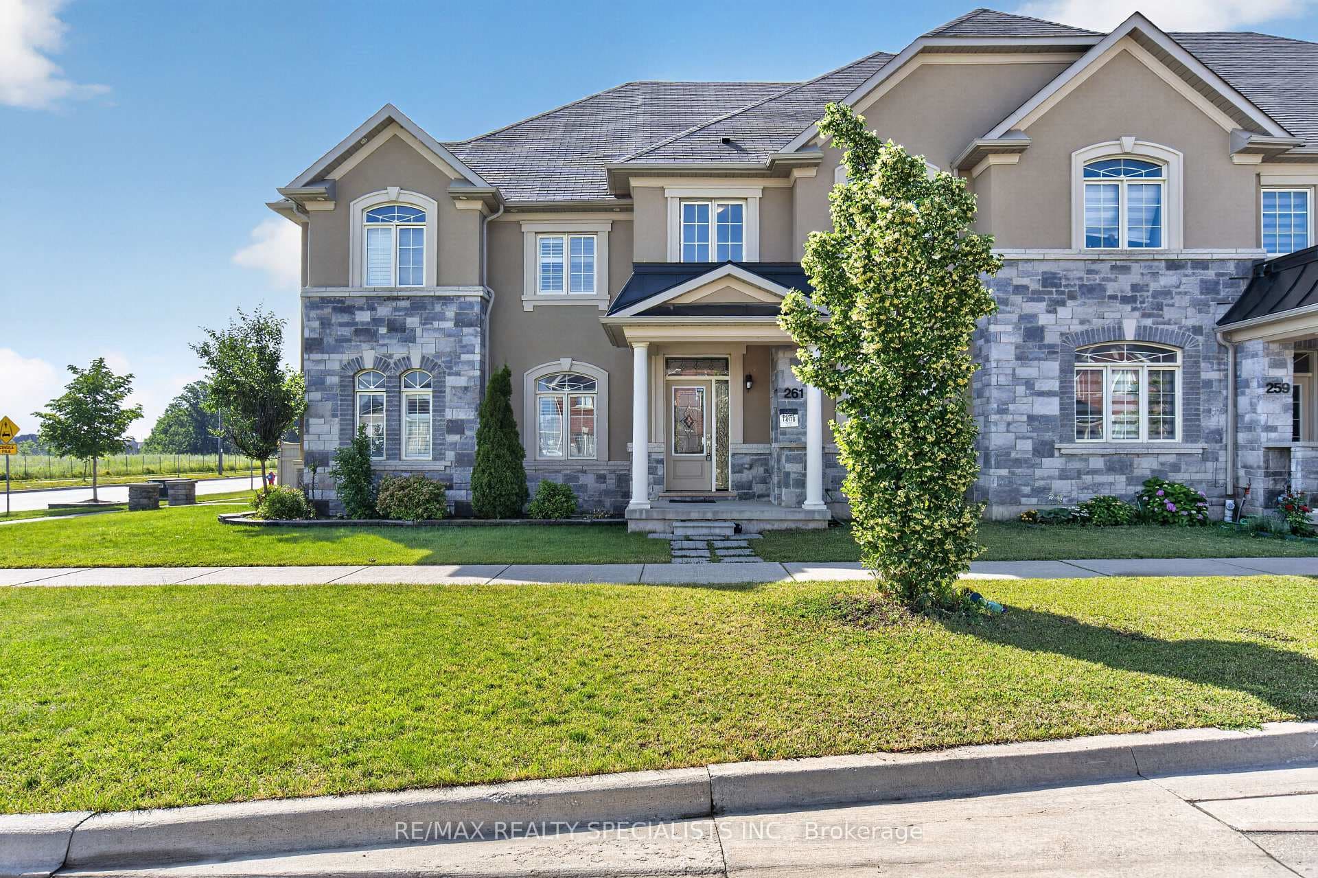 261 INSPIRE Boulevard photo 2