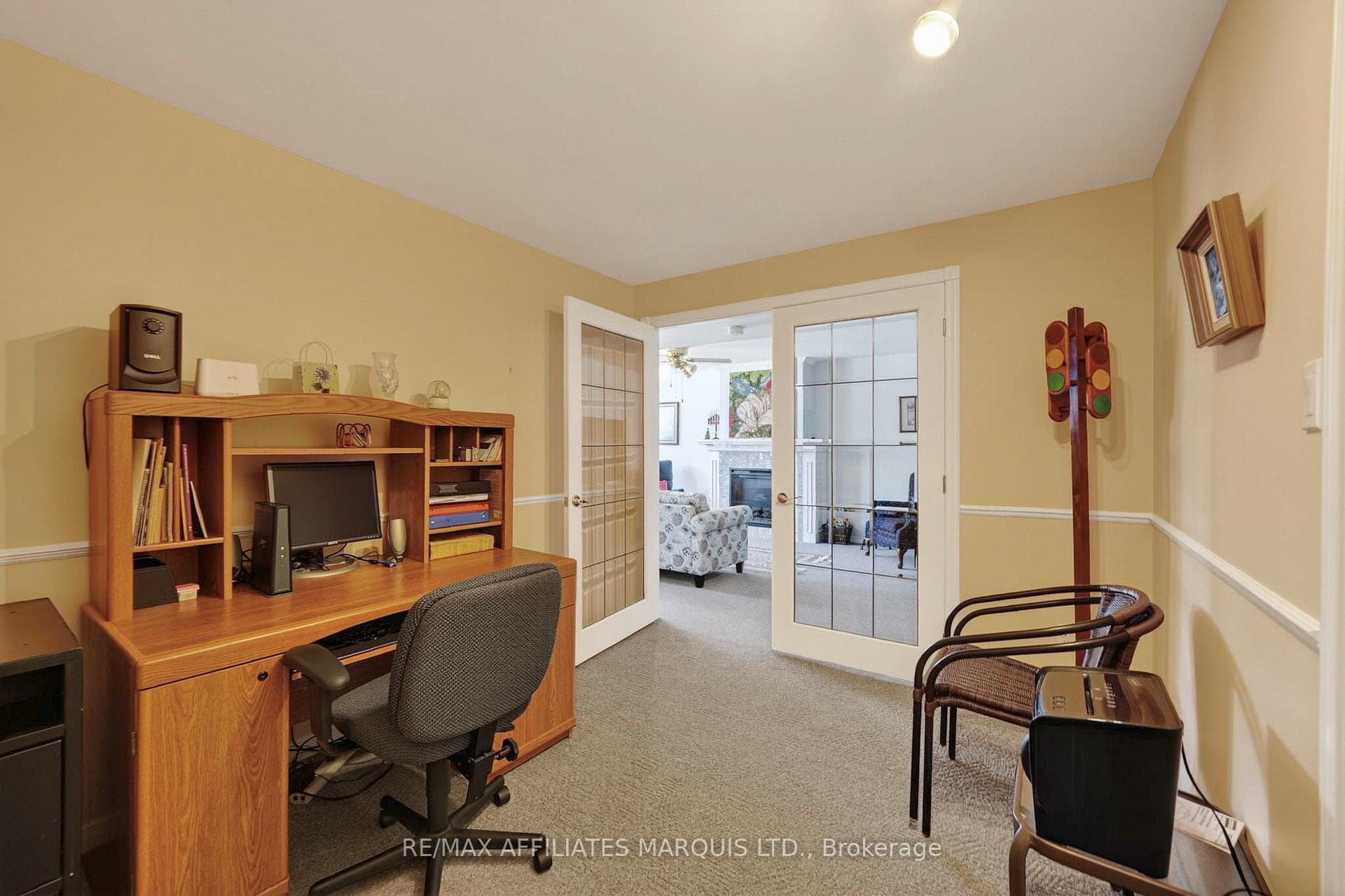576 Jo-Anne Crescent photo 32