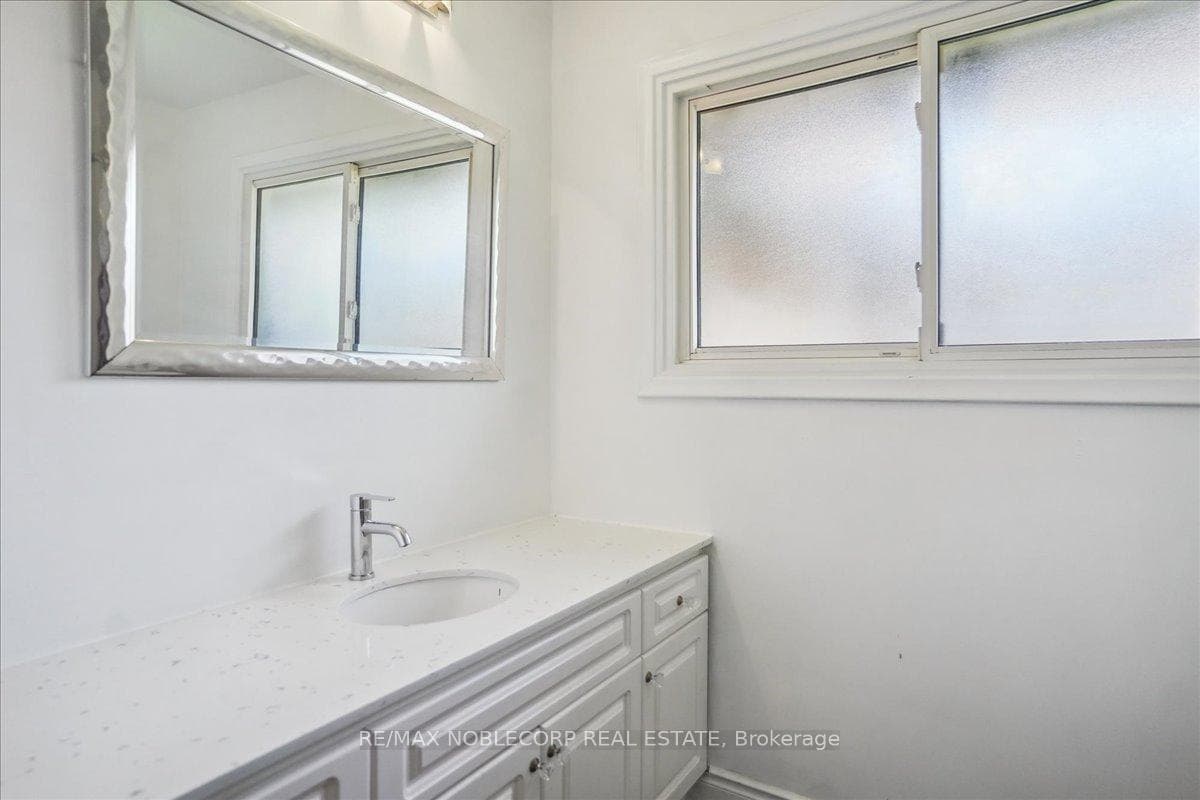 982 Regent Drive Unit Upper photo 25