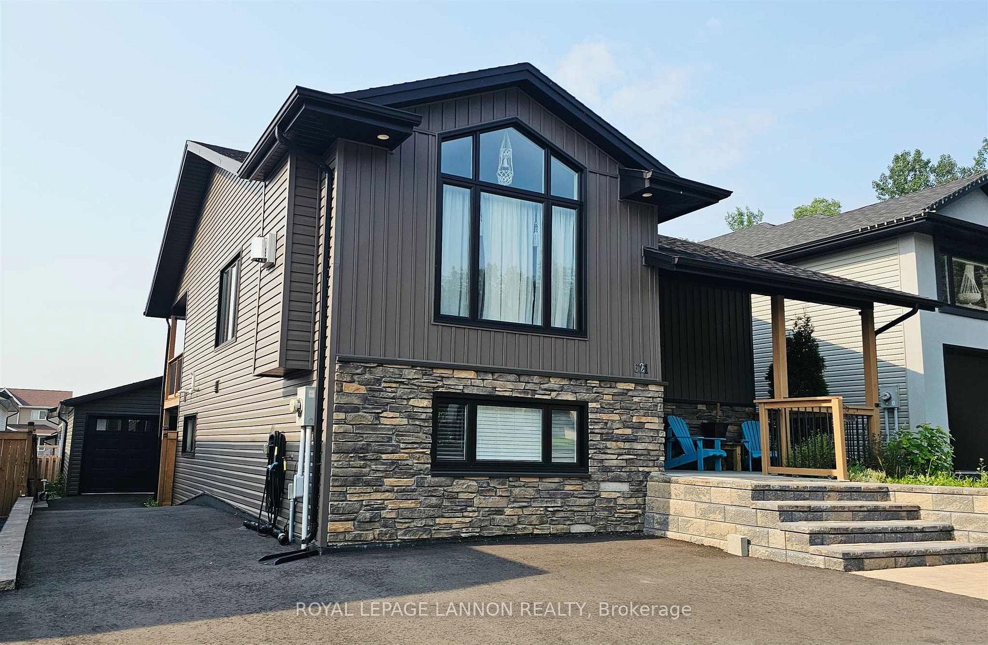 621 Burgundy Avenue photo 2