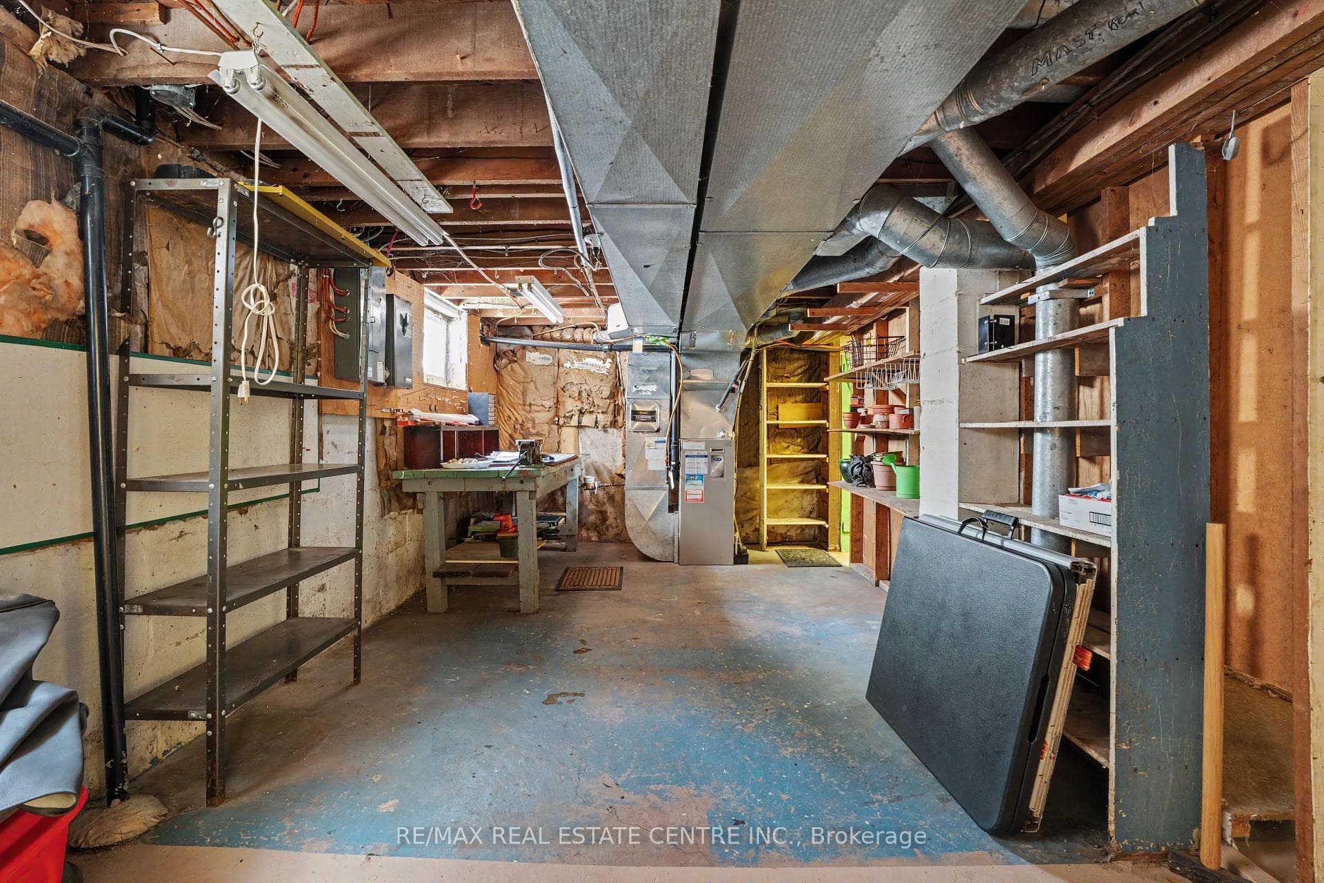 2068 Wellington Avenue photo 30