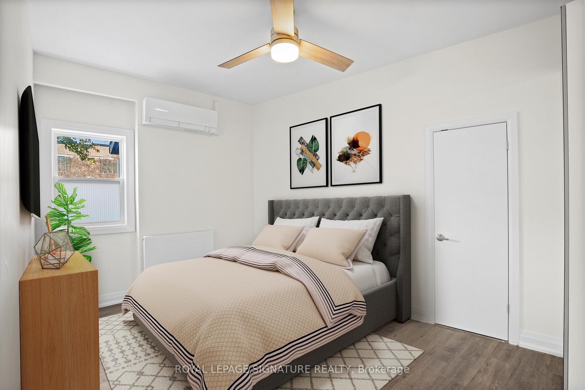 2563 Dundas Street Unit 4 photo 1