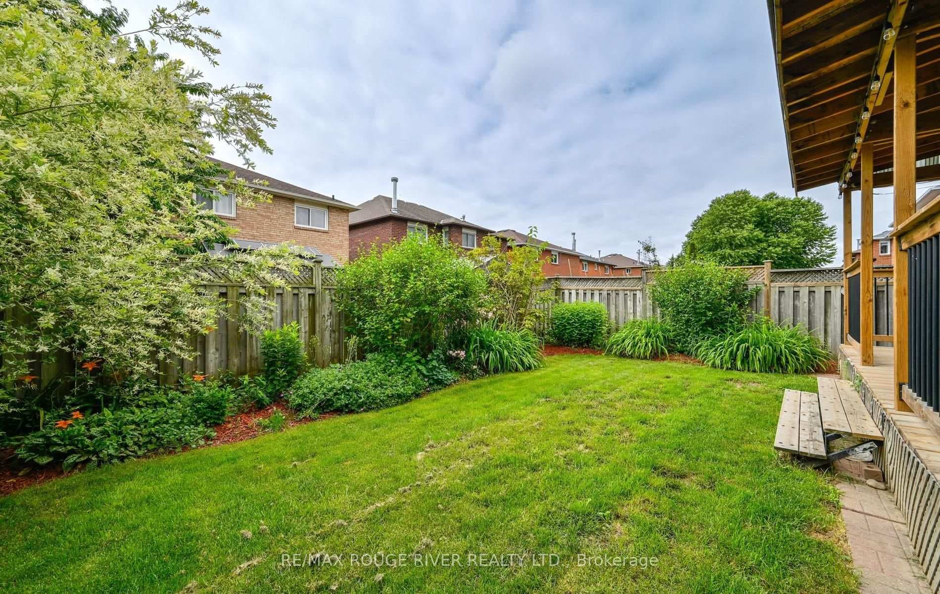 64 Keeble Crescent photo 42