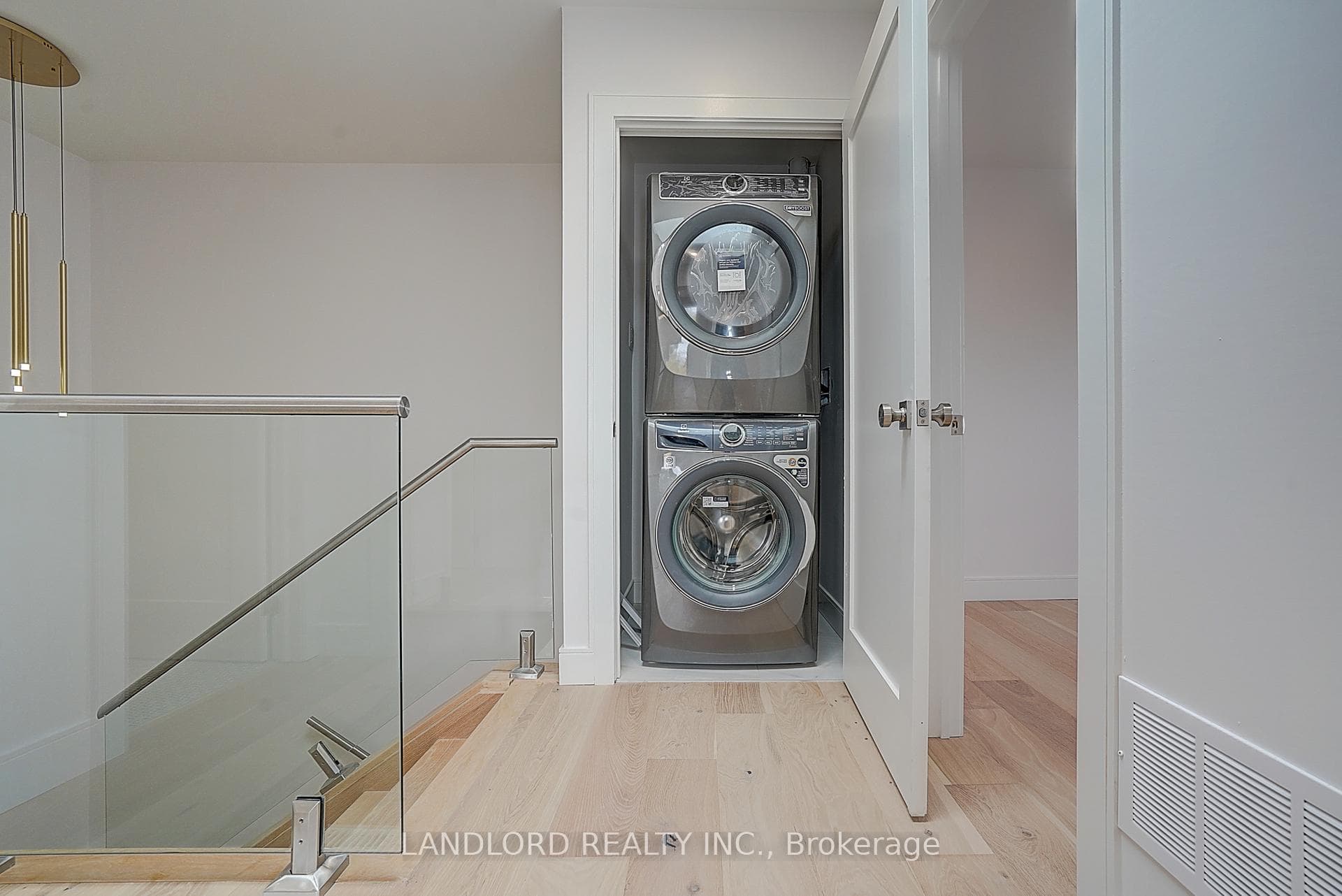 1344 Pape Avenue Unit Unit 2 photo 24