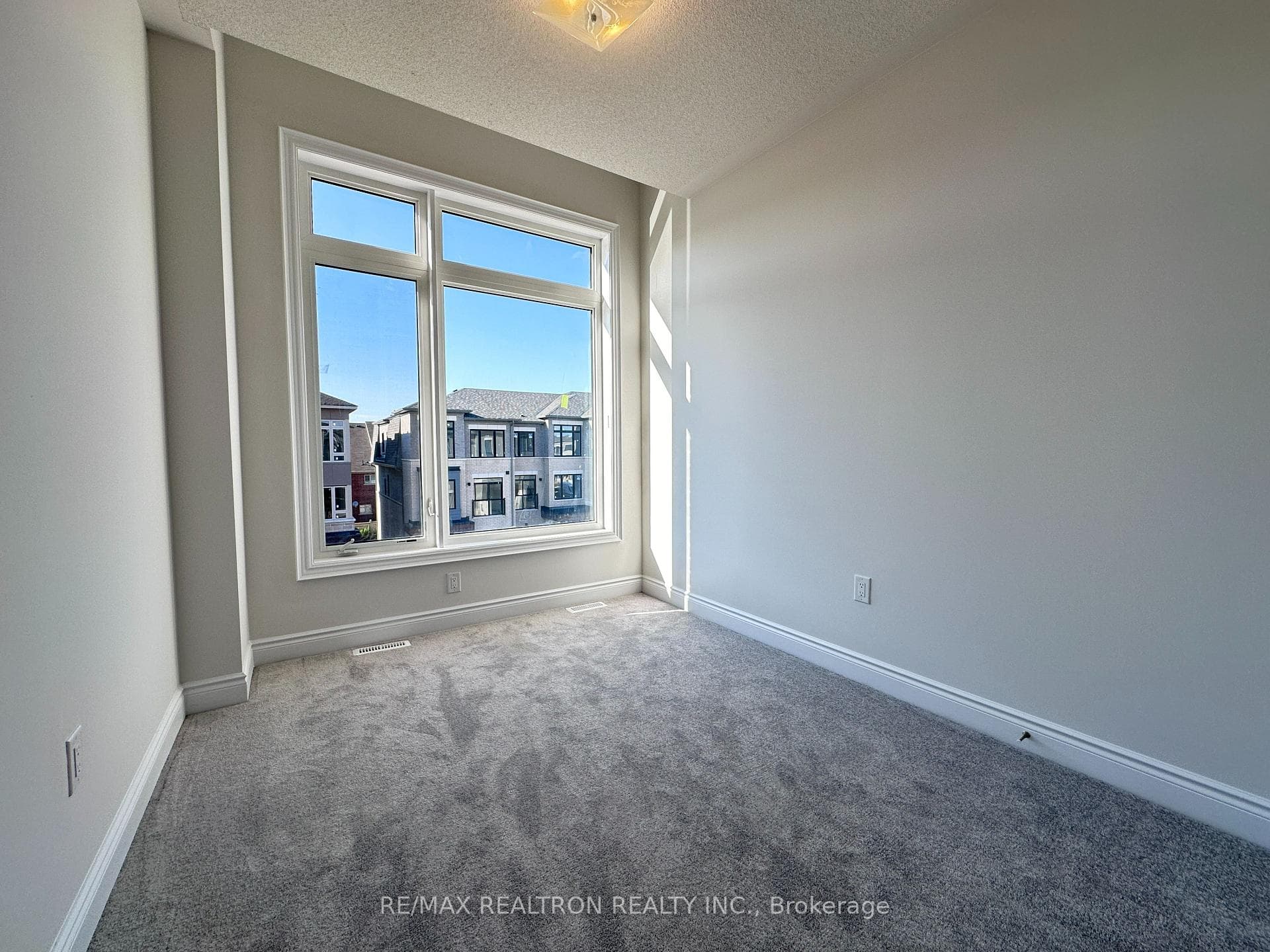 190 Tennant Circle photo 13
