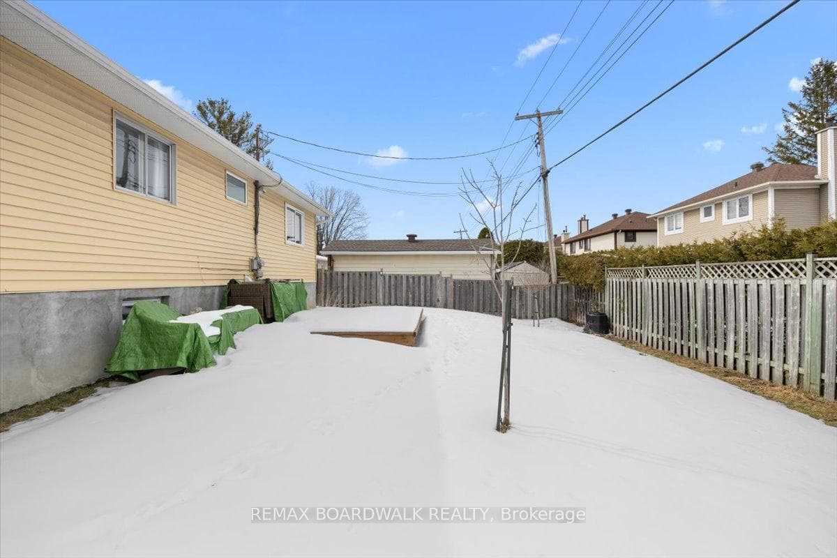 373 Hatfield Crescent photo 42