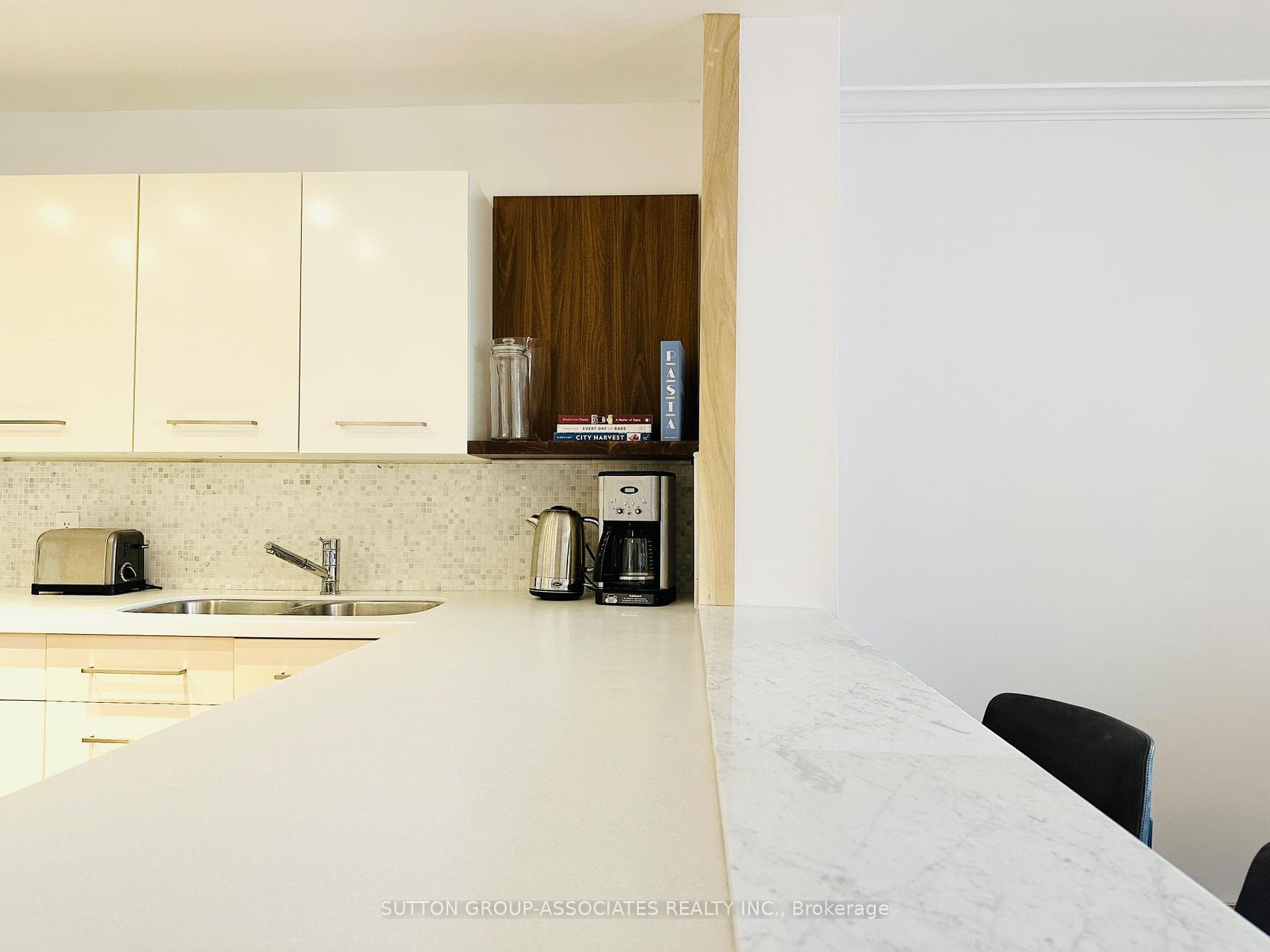1177 Yonge Street Unit 401 photo 6