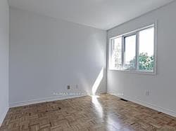 19 Carnarvon Avenue photo 6