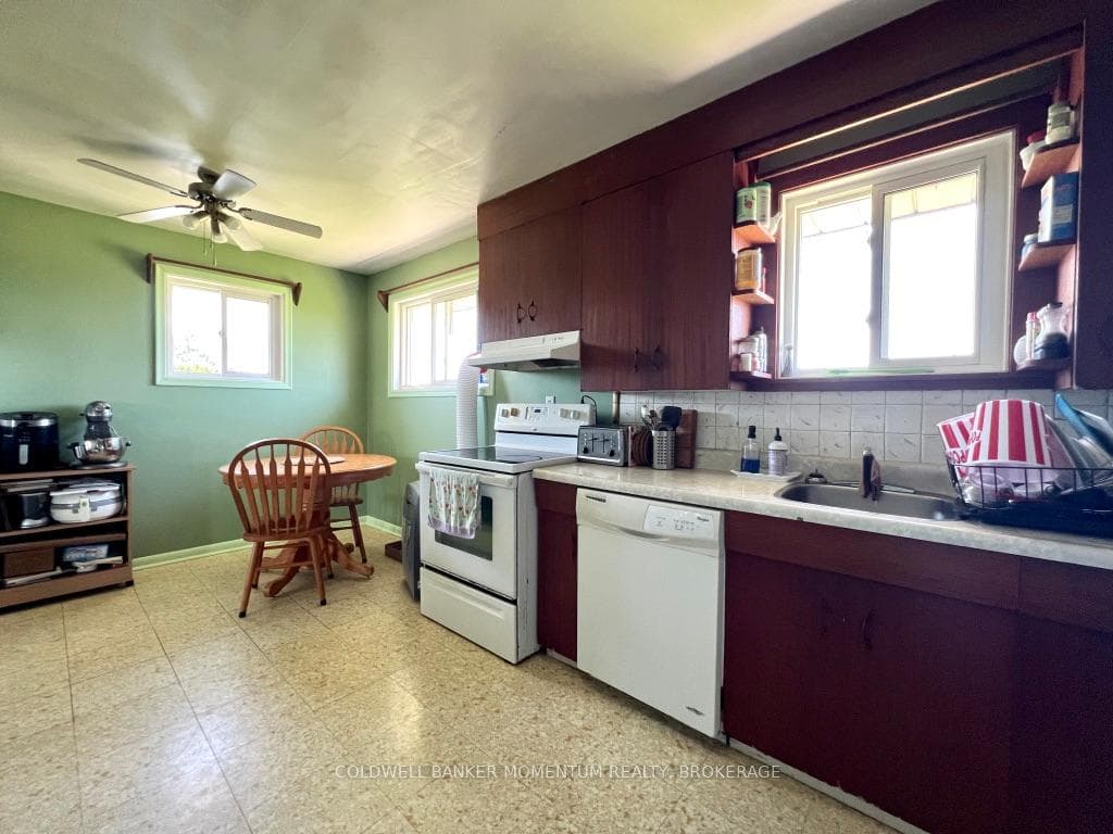 Eat in kitchen