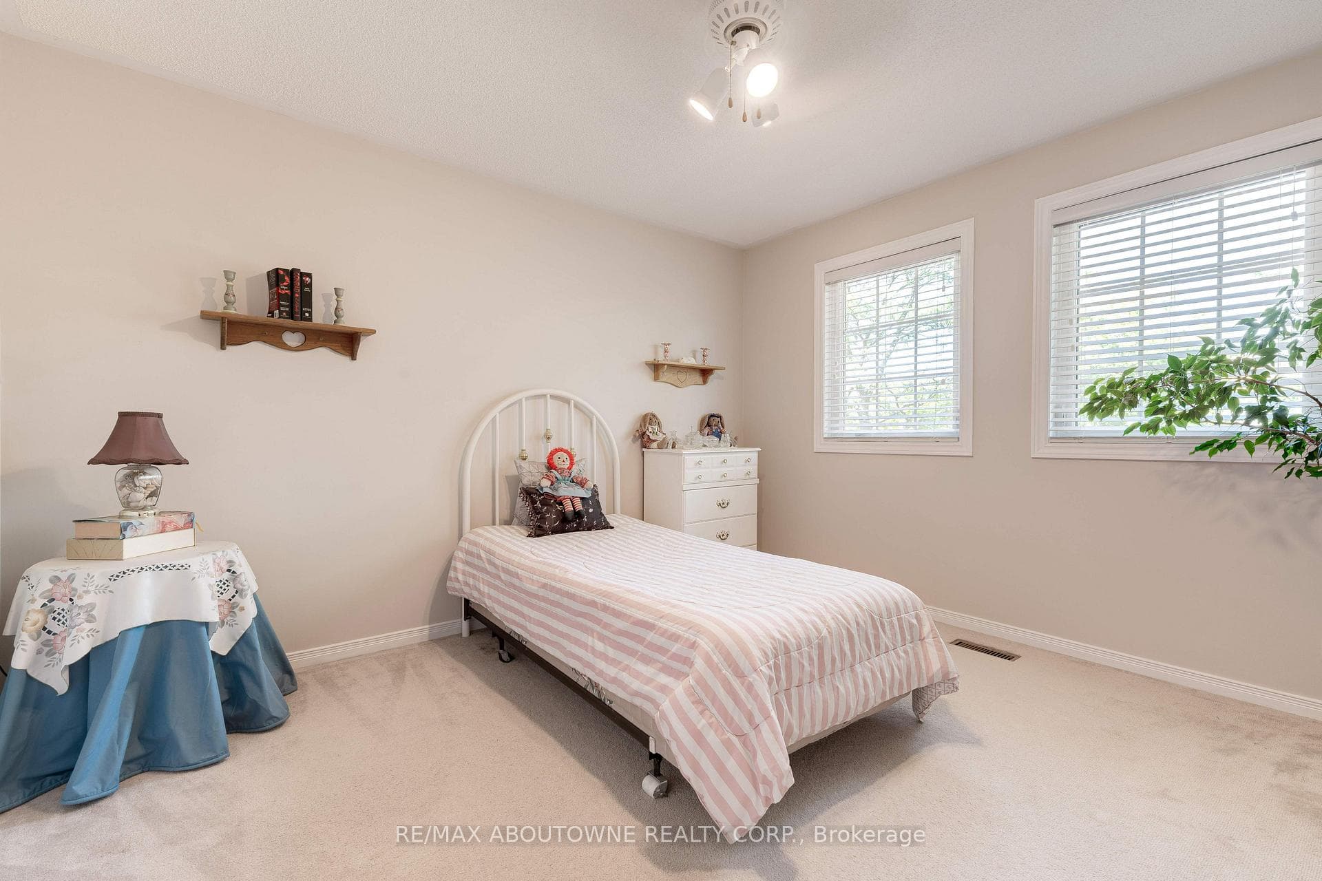 1364 Windrush Drive photo 20