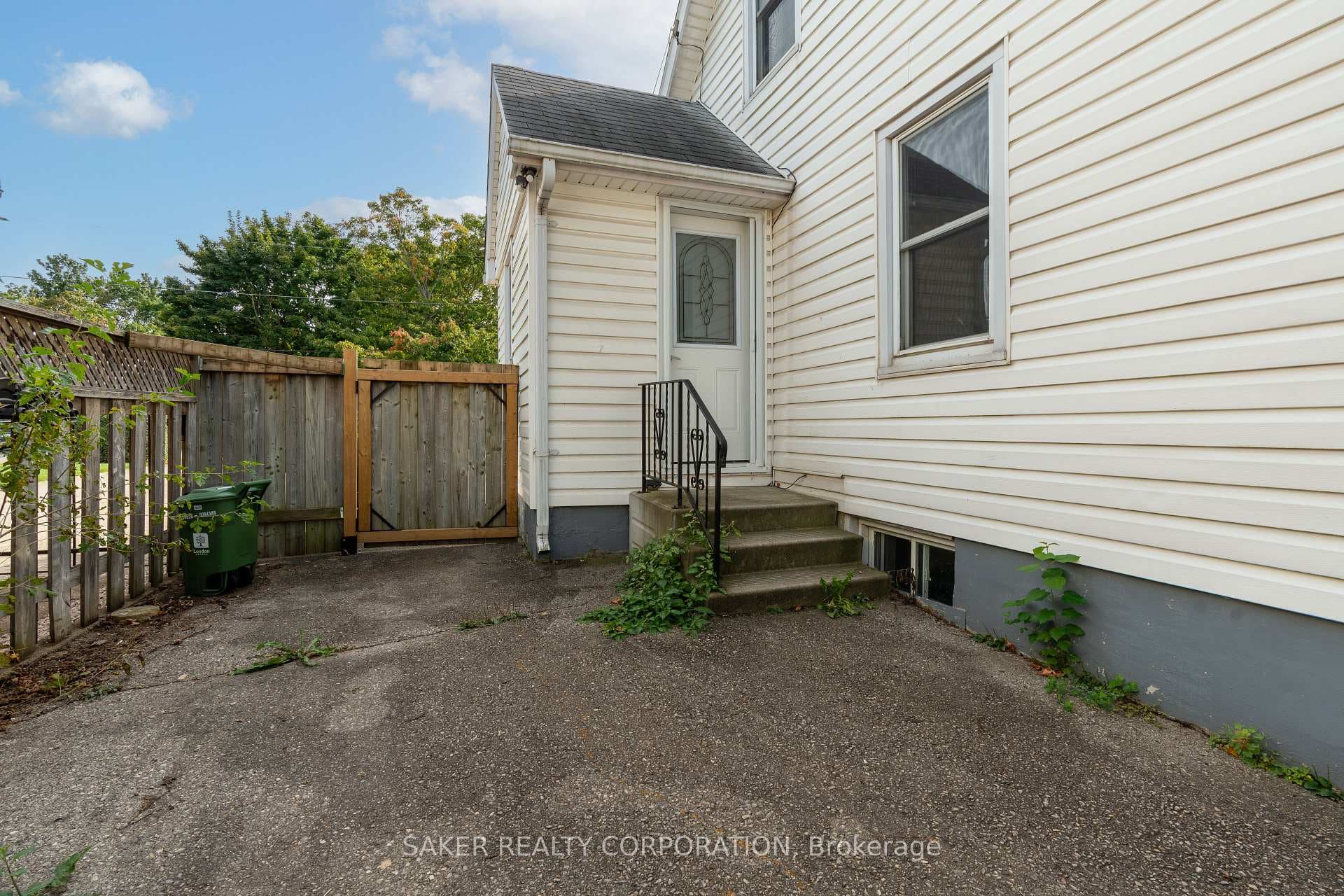 1784 Parkhurst Avenue photo 28