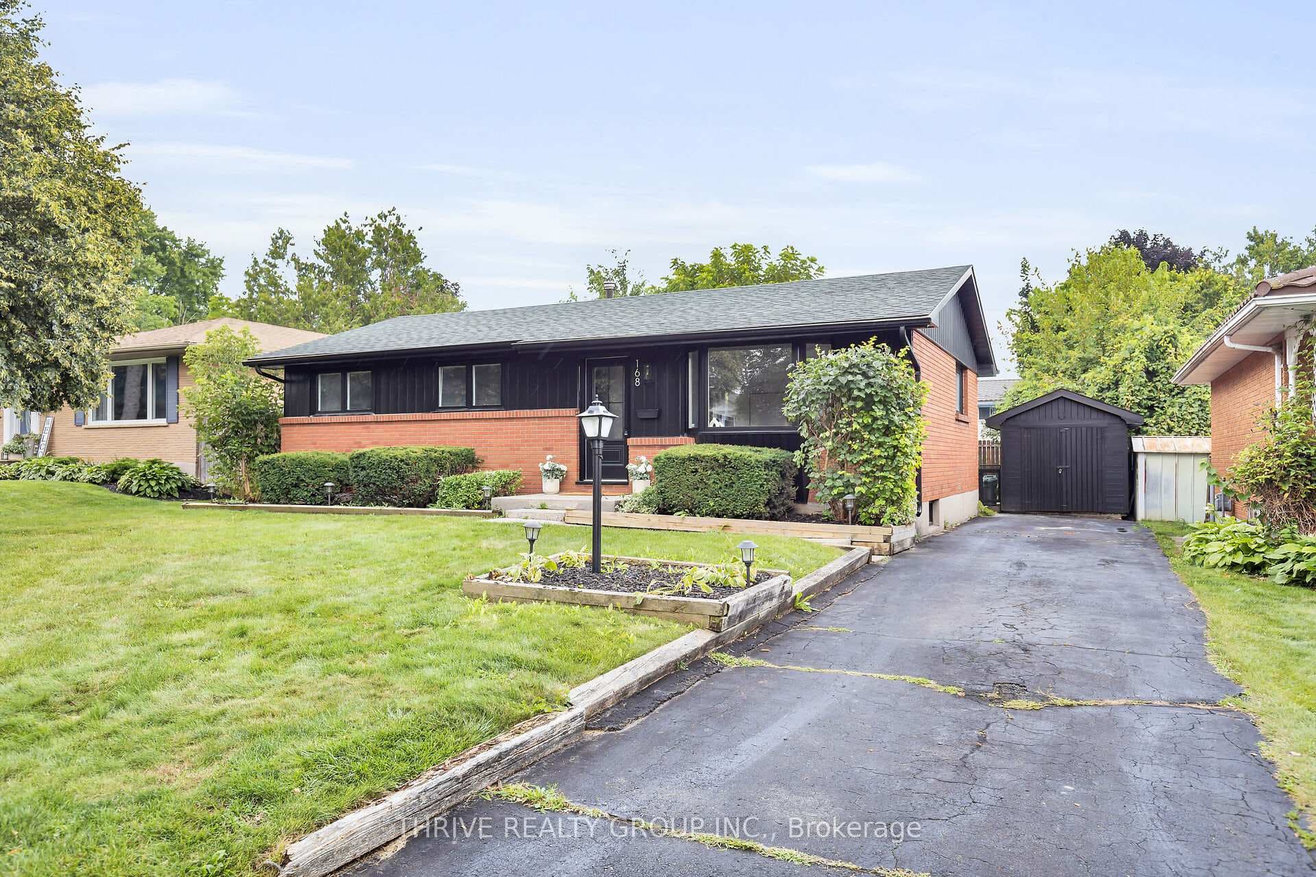 168 Wellesley Crescent photo 3