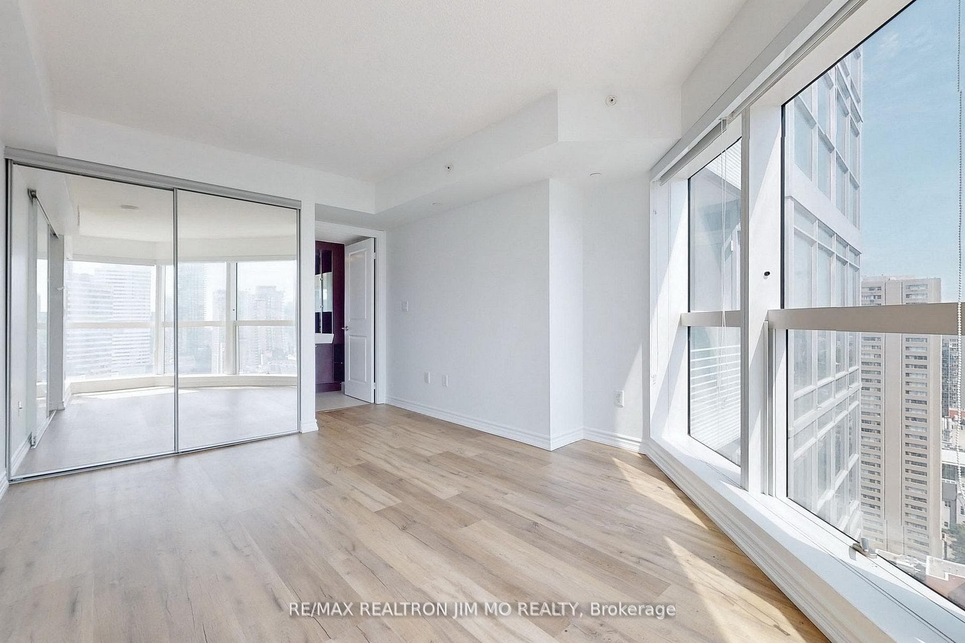 386 Yonge Street Unit 2508 photo 15
