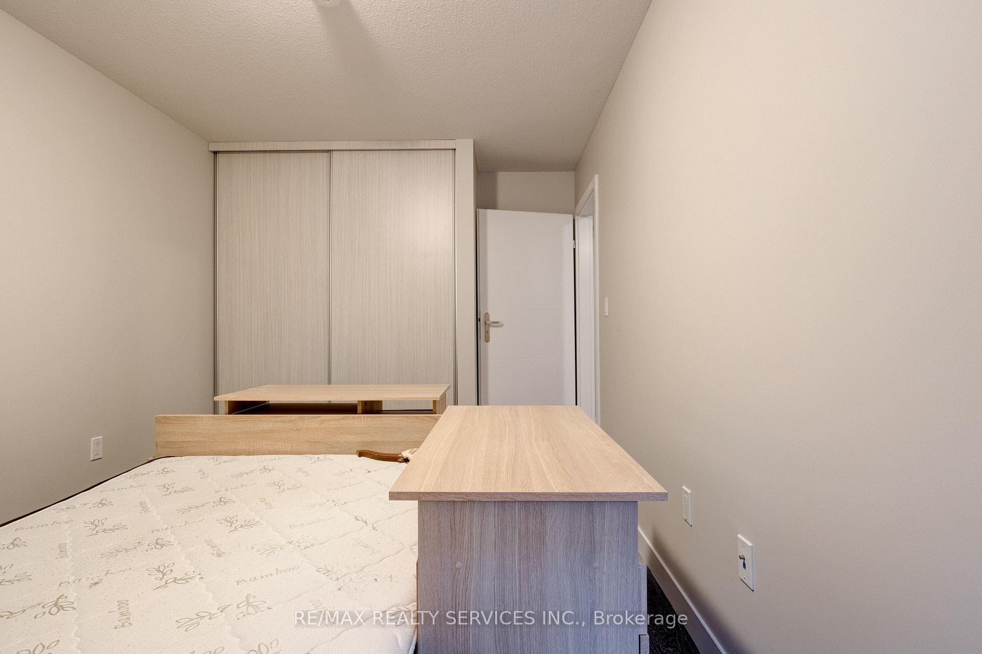 288 Albert Street Unit 115 photo 34