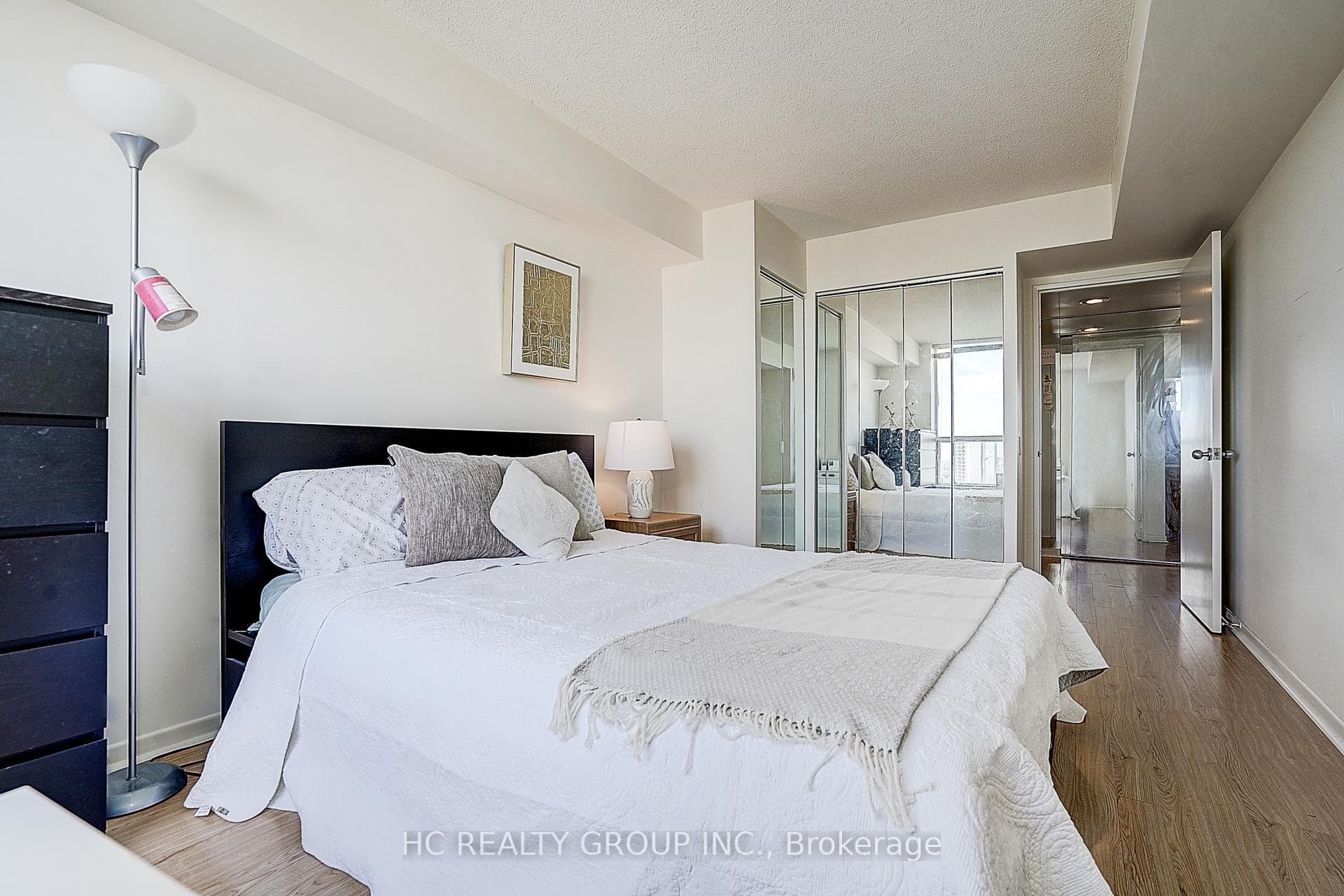 21 Overlea Boulevard Unit 1602 photo 15