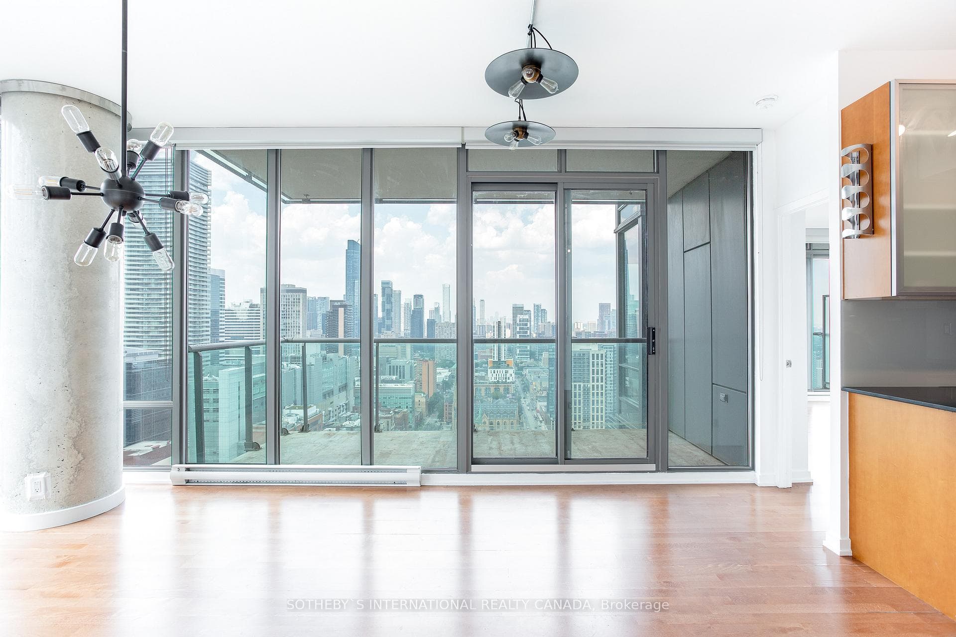 33 Lombard Street Unit 3502 photo 2