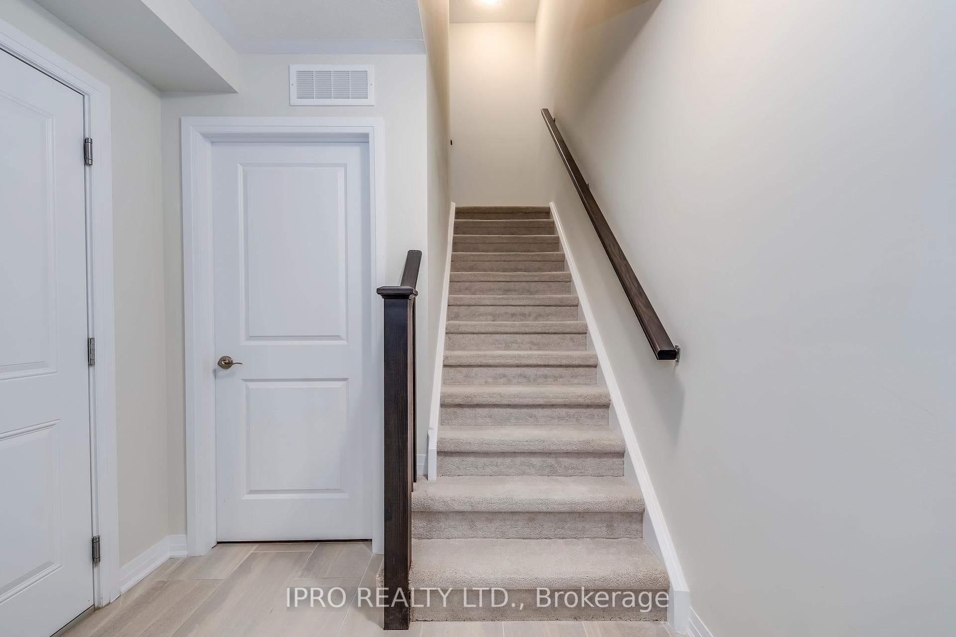 98 Progress Crescent Unit 111 photo 4