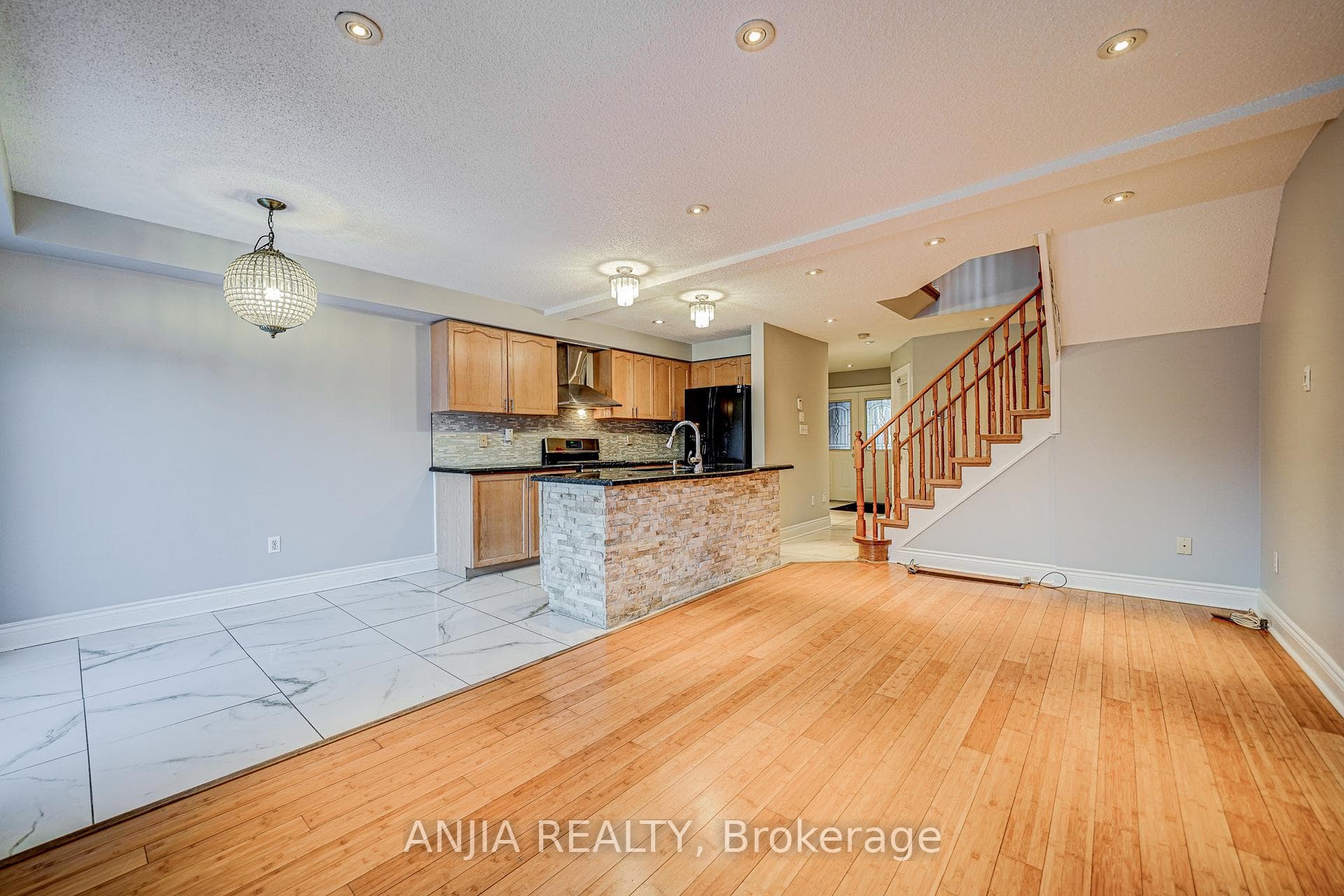 146 Billingsley Crescent photo 10