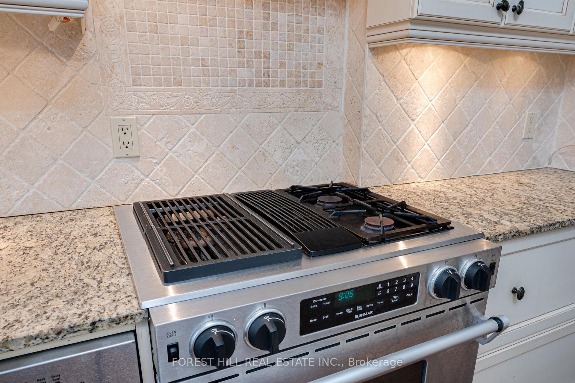 81 Benson Avenue photo 13