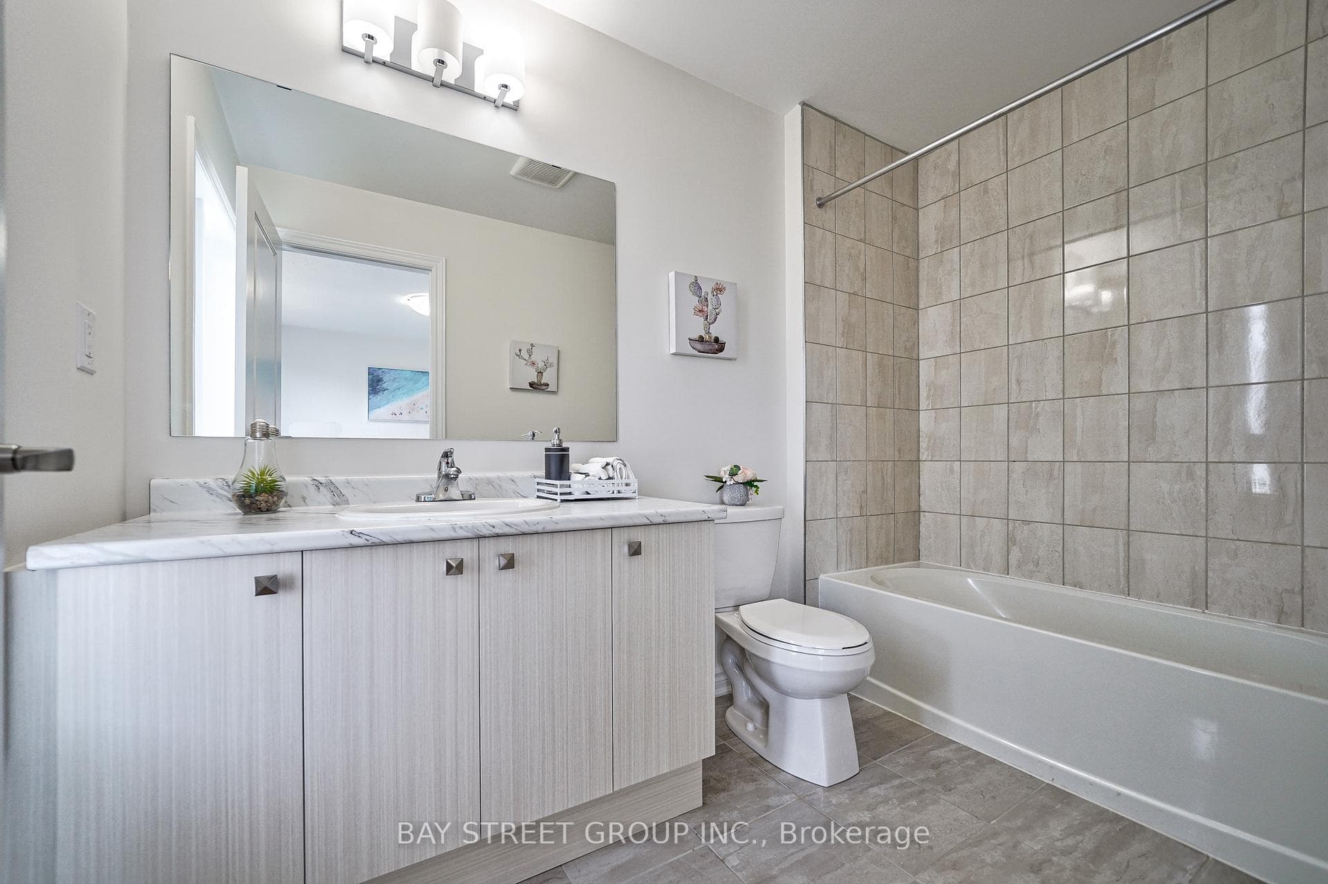 86 Chicago Lane photo 18
