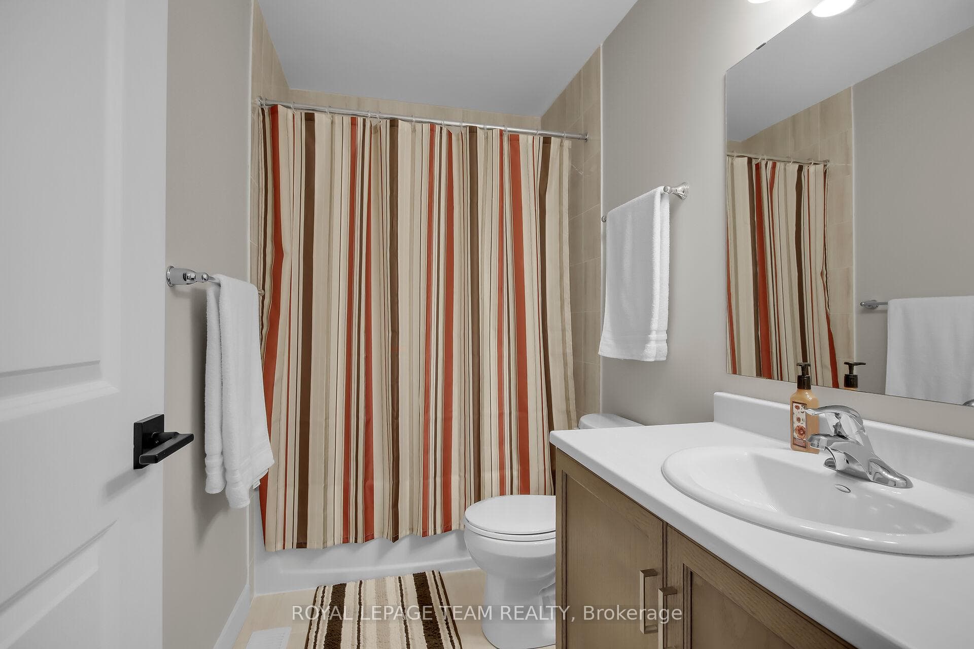 Full bathroom on upper level
