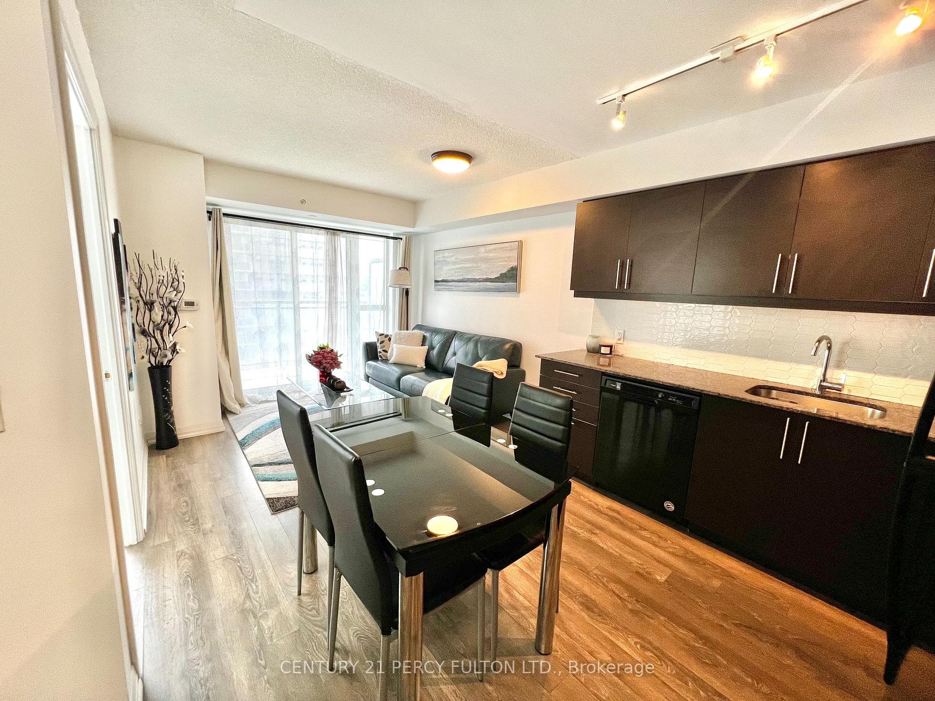 30 Meadowglen Place Unit 1003 photo 6