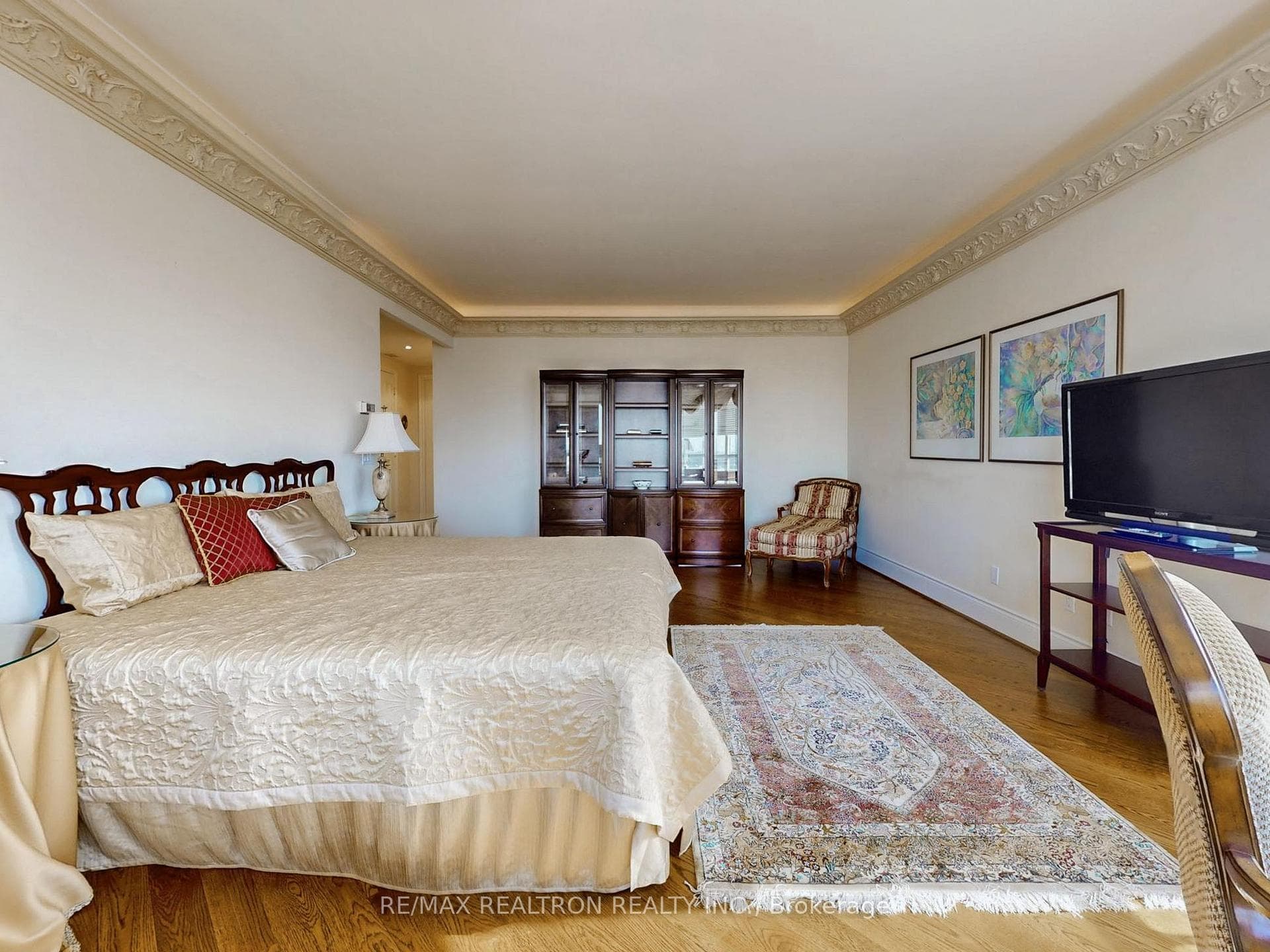 Prime Bedroom/ Valence Lighting