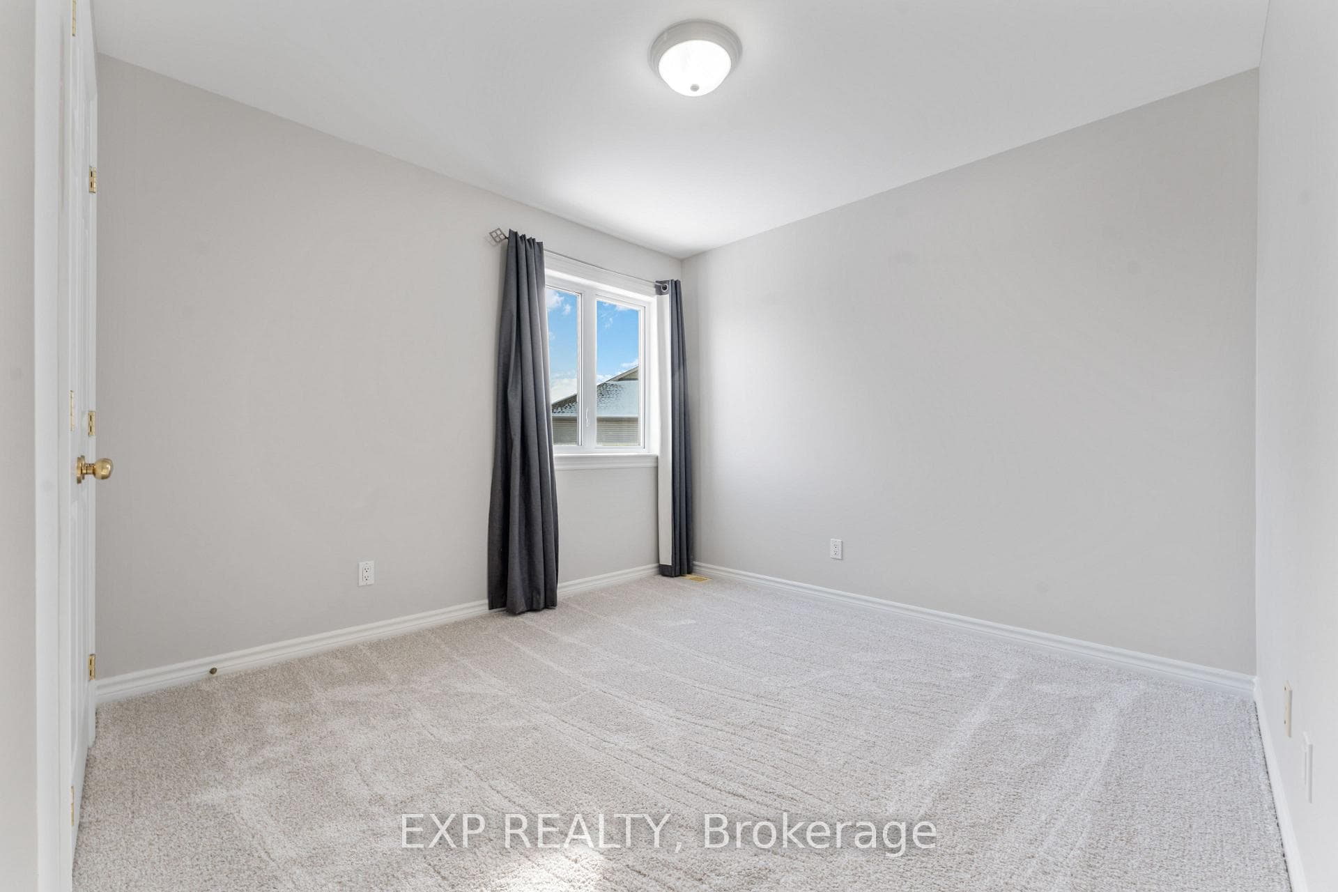 119 Anfield Crescent photo 34