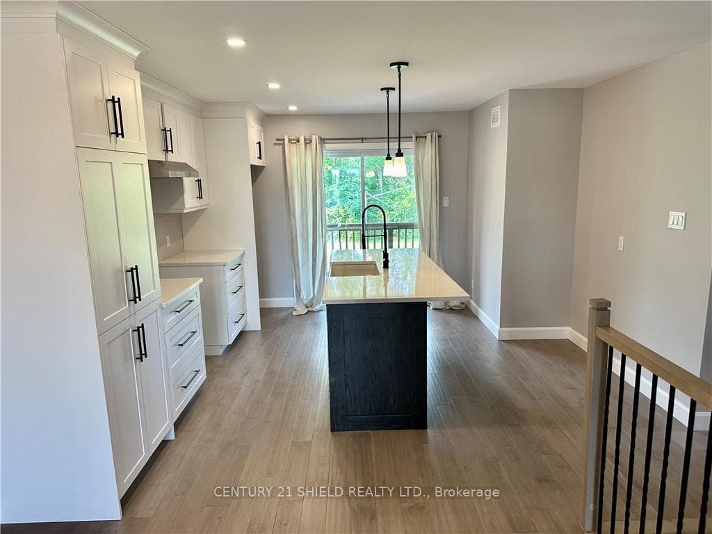 26 PORTLAND Drive photo 4