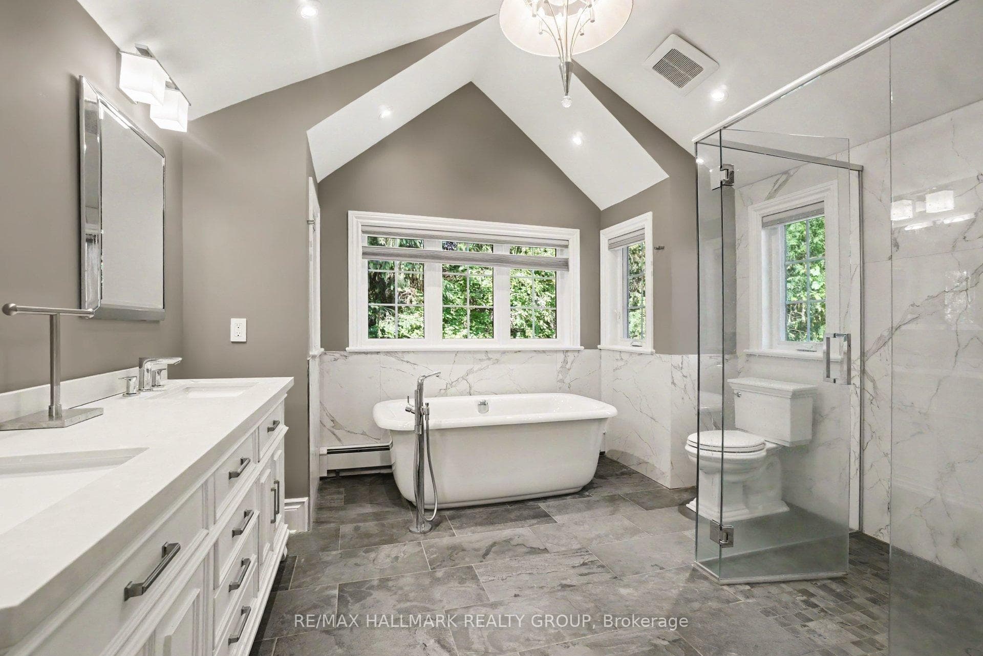 171 Minto Place photo 13