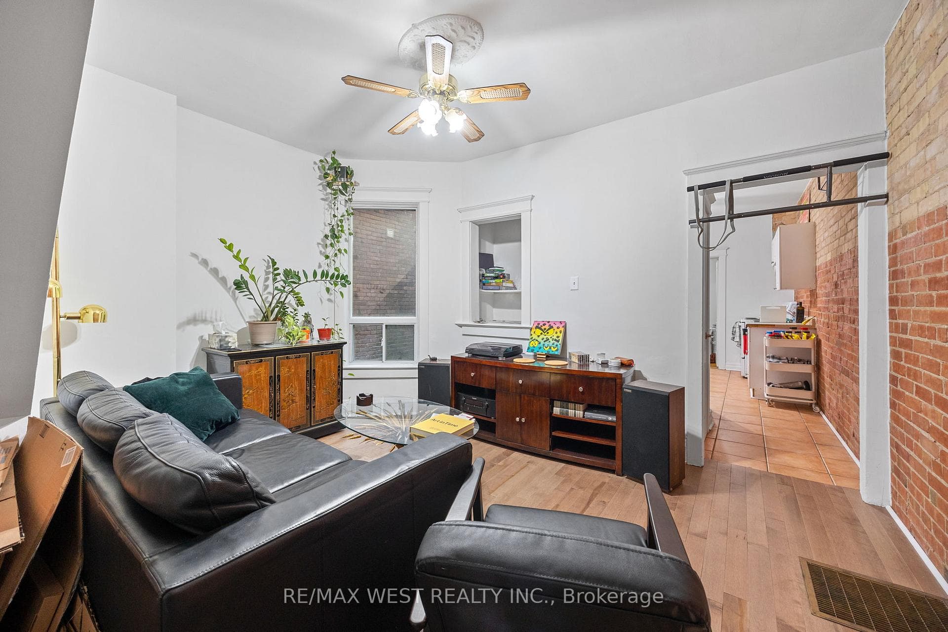 935 Bathurst Street photo 7