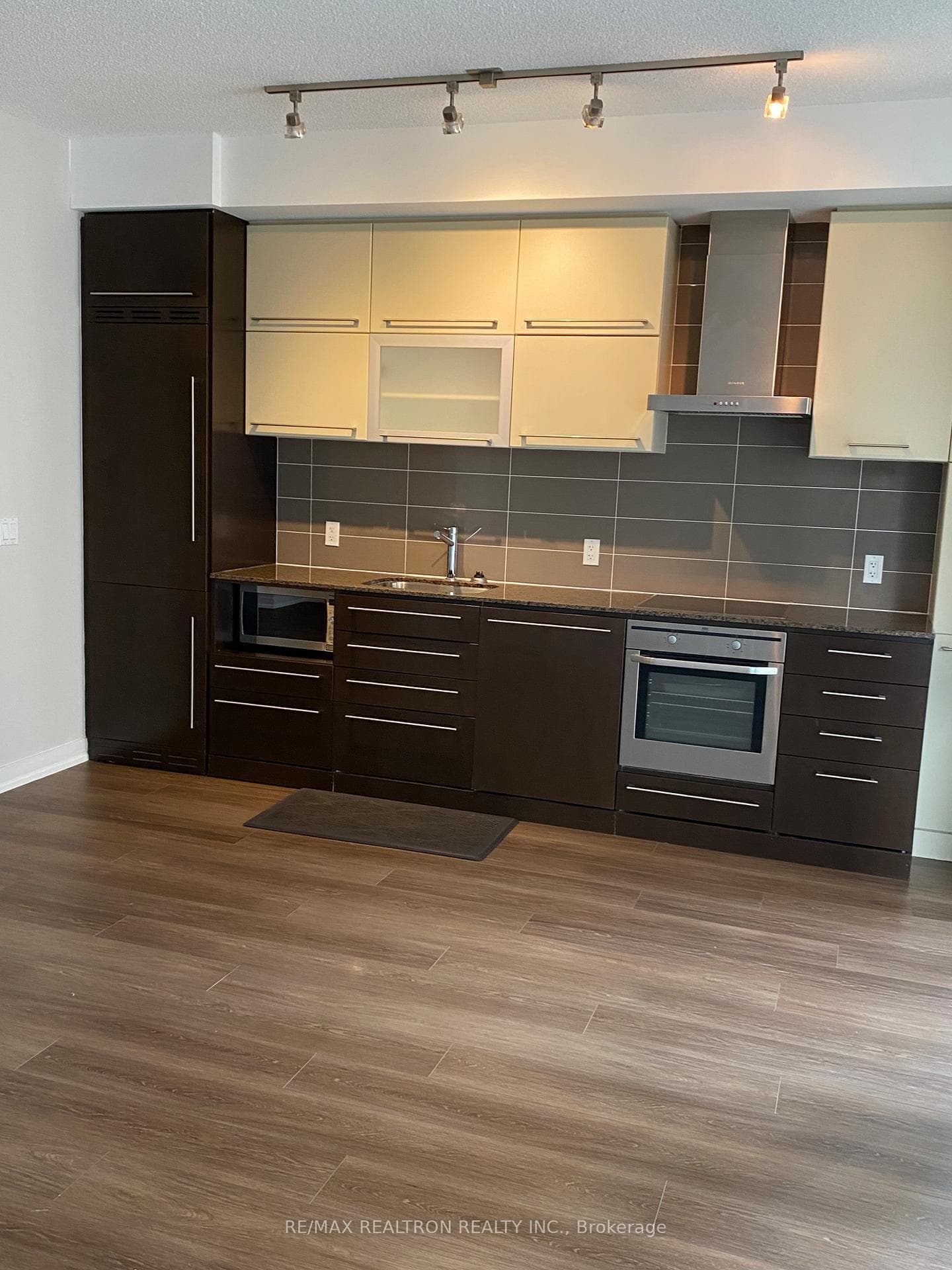770 Bay Street Unit 1107 photo 6