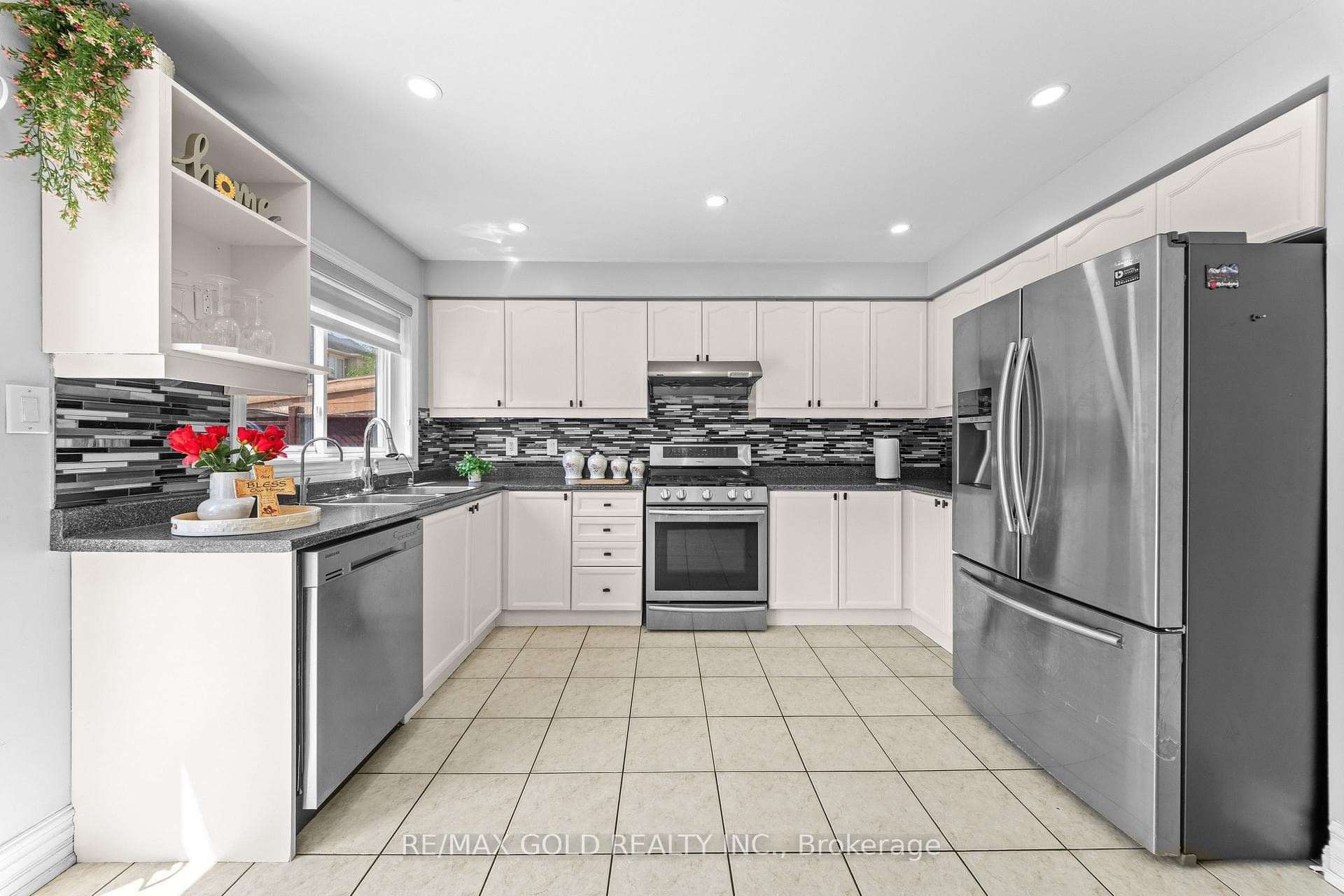 8 Bayridge Drive photo 12