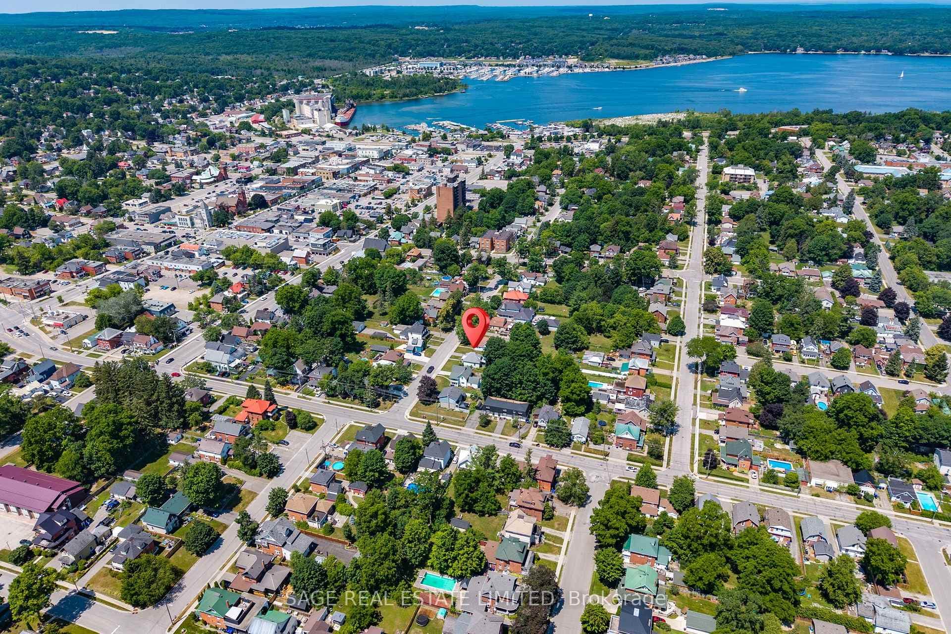369 Queen Street photo 35