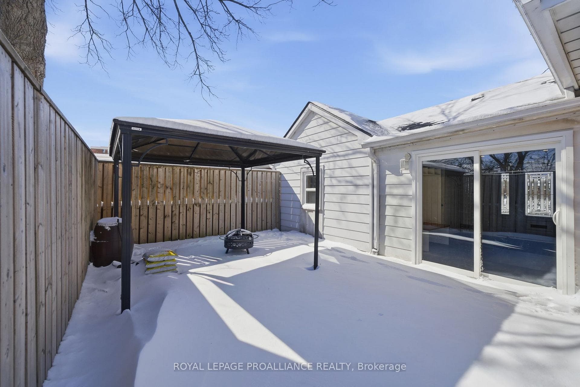140 Hastings Drive photo 38